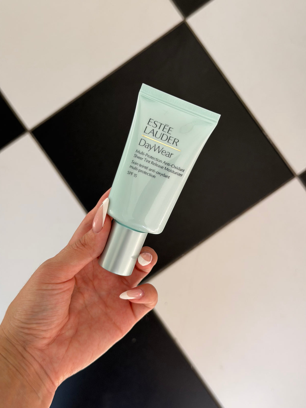 ESTEE LAUDER DayWear
Multi-Protection Anti-Oxidant Sheer Tint Release Moisturiser SPF15