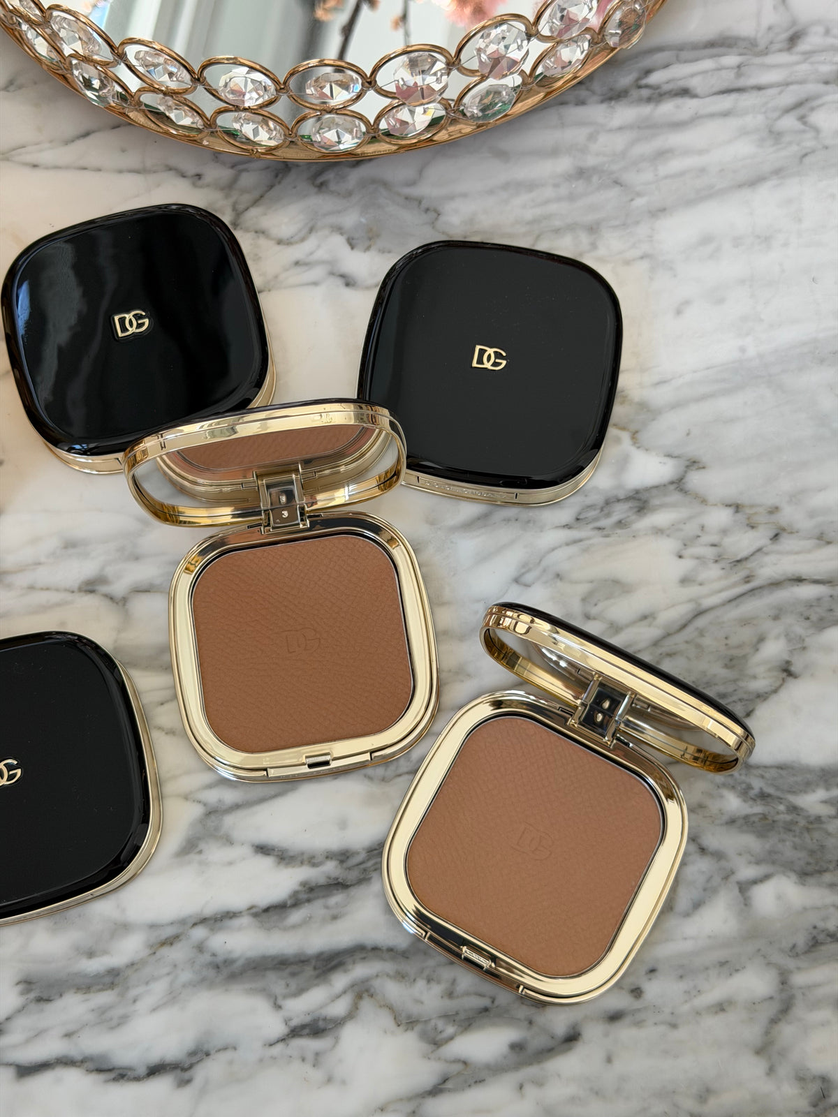 DOLCE&GABBANA Face&Eyes Match
Lasting Bronzer & Eyeshadow Powder (01)