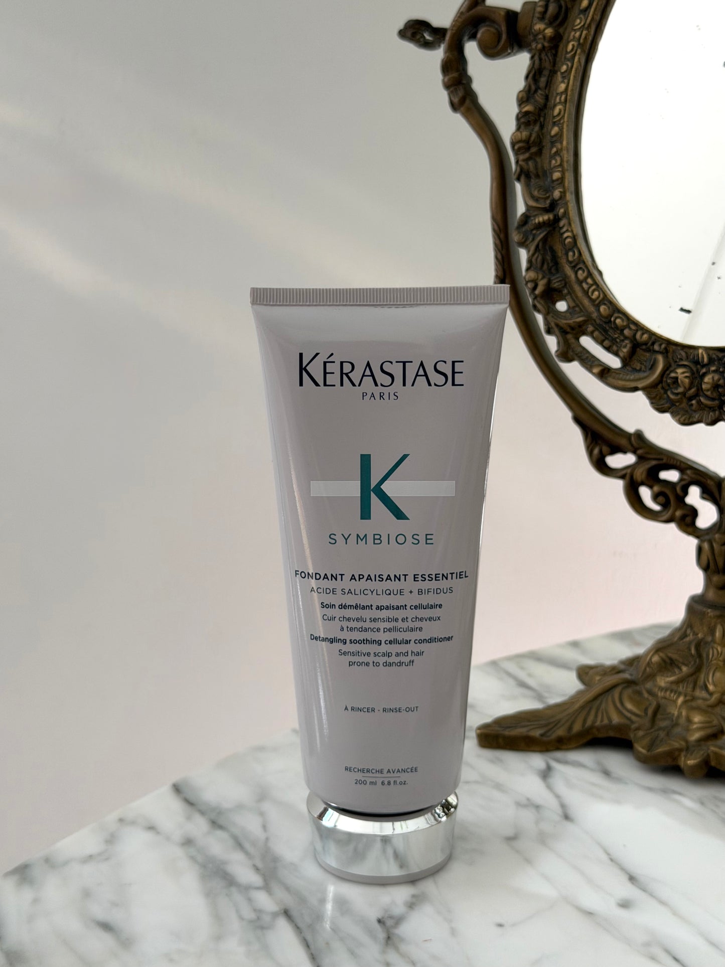 KERASTASE Fondant Apaisant Essentiel
Dentaling Soothing Cellular Conditioner For Sensitive Scalp And Hair Prone To Dandruff