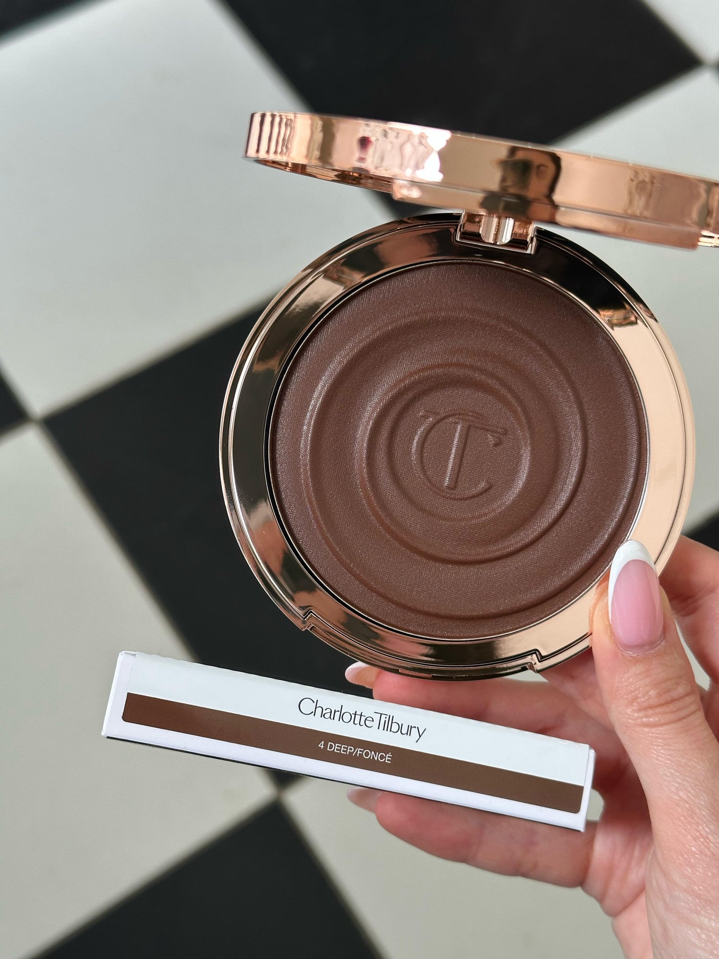 CHARLOTTE TILBURY Beautiful Skin Sun-Kissed Glow Bronzer (4)
Face & Body