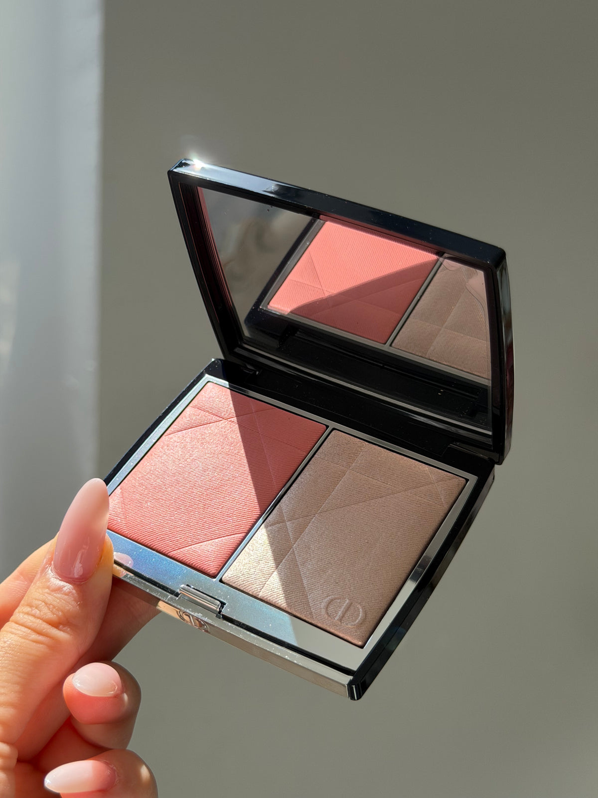 DIOR Rouge Blush Colour & Glow (257)
Multi-Use Face Palette – Color and Highlighter Duo