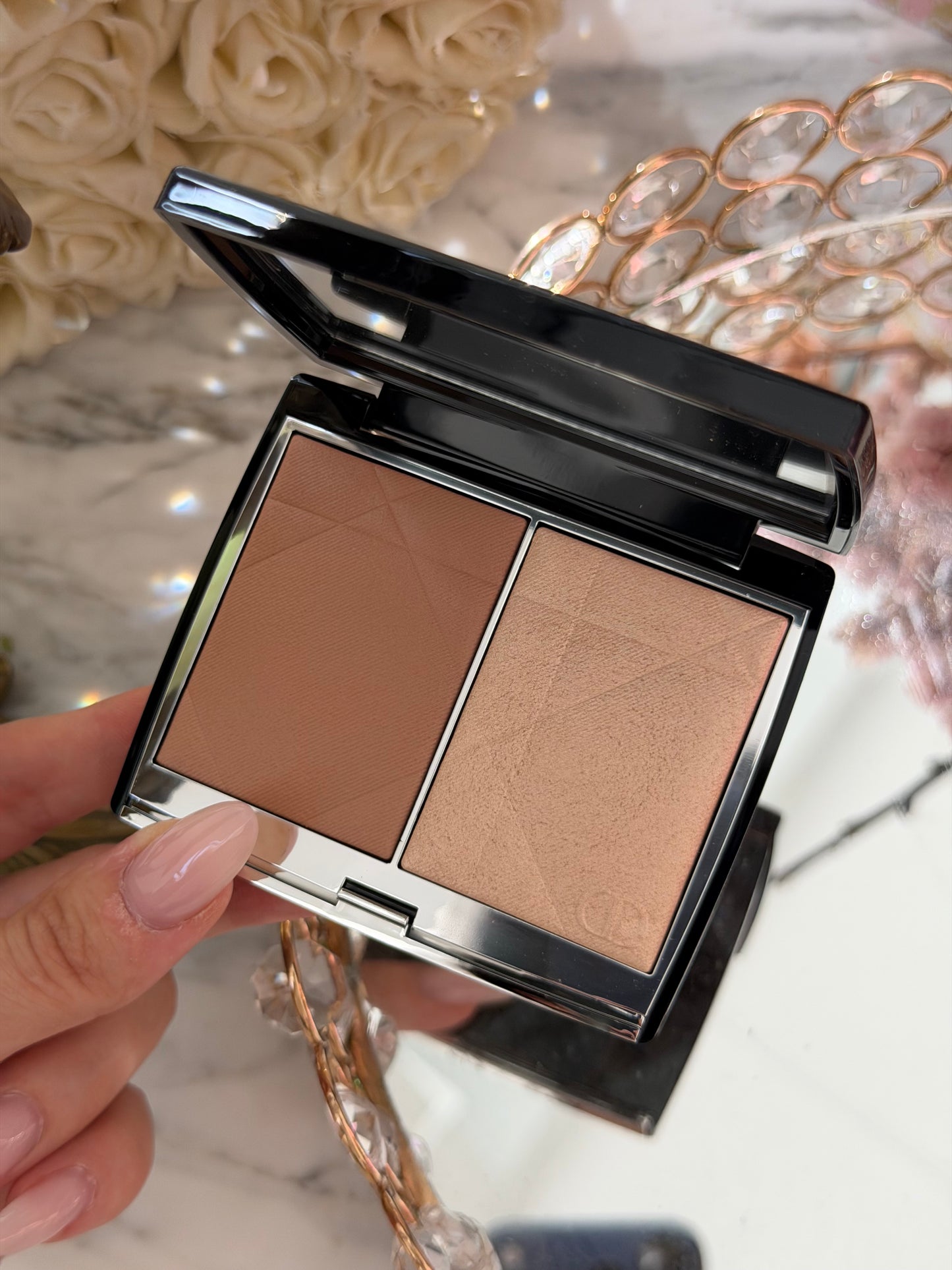 DIOR Rouge Blush Colour & Glow (100)
Multi-Use Face Palette – Color and Highlighter Duo