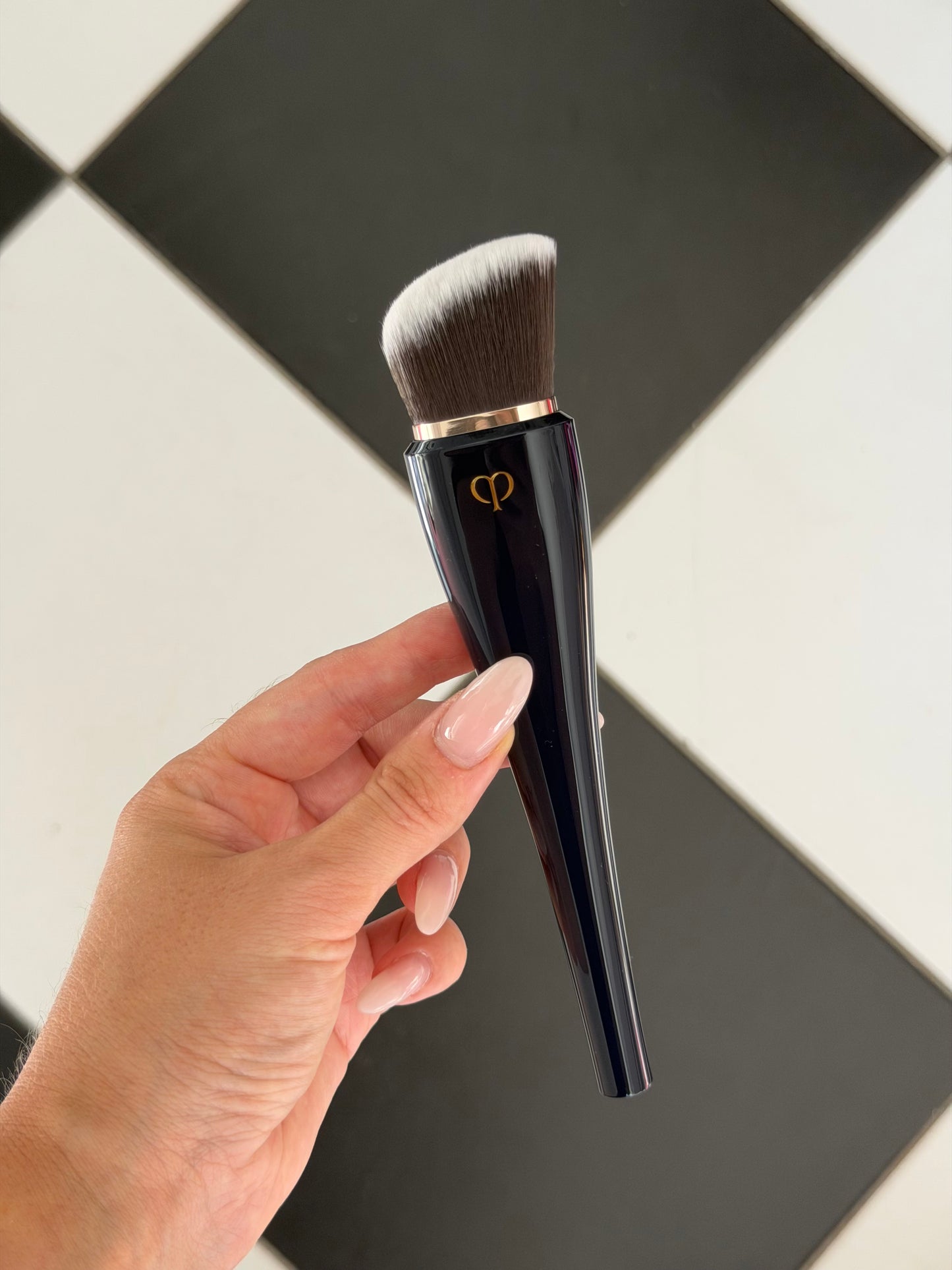 CLÉ DE PEAU BEAUTÉ Light Coverage Foundation Brush