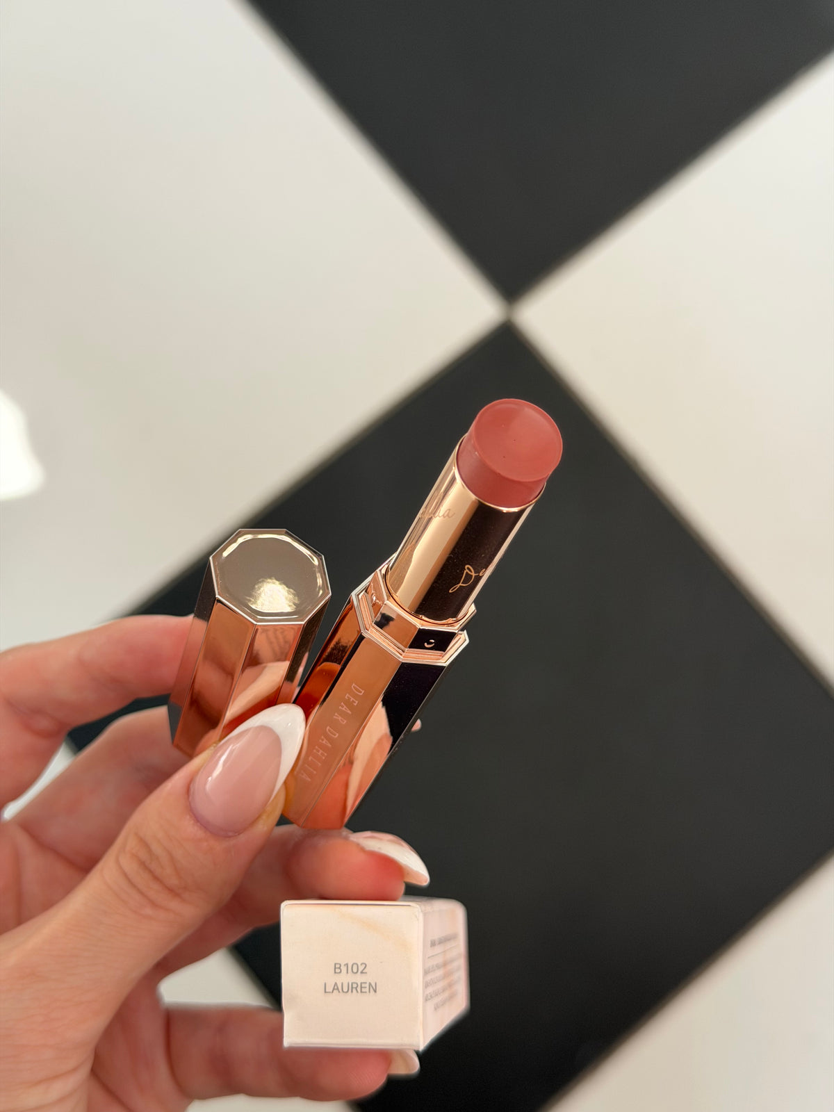 DEAR DAHLIA Blooming Edition - Lauren
Lip Paradise Color Balm - Lip Balm