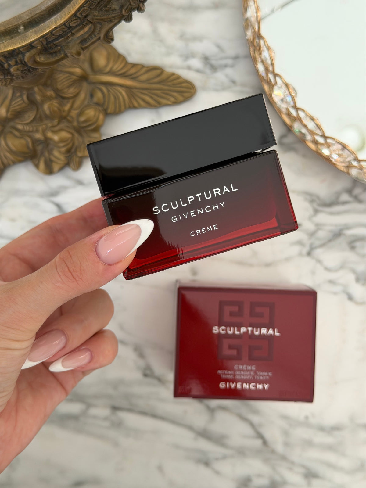 GIVENCHY
Sculptural Cream
Tense, Densify and Tonify Your Facial Contour and Volumes