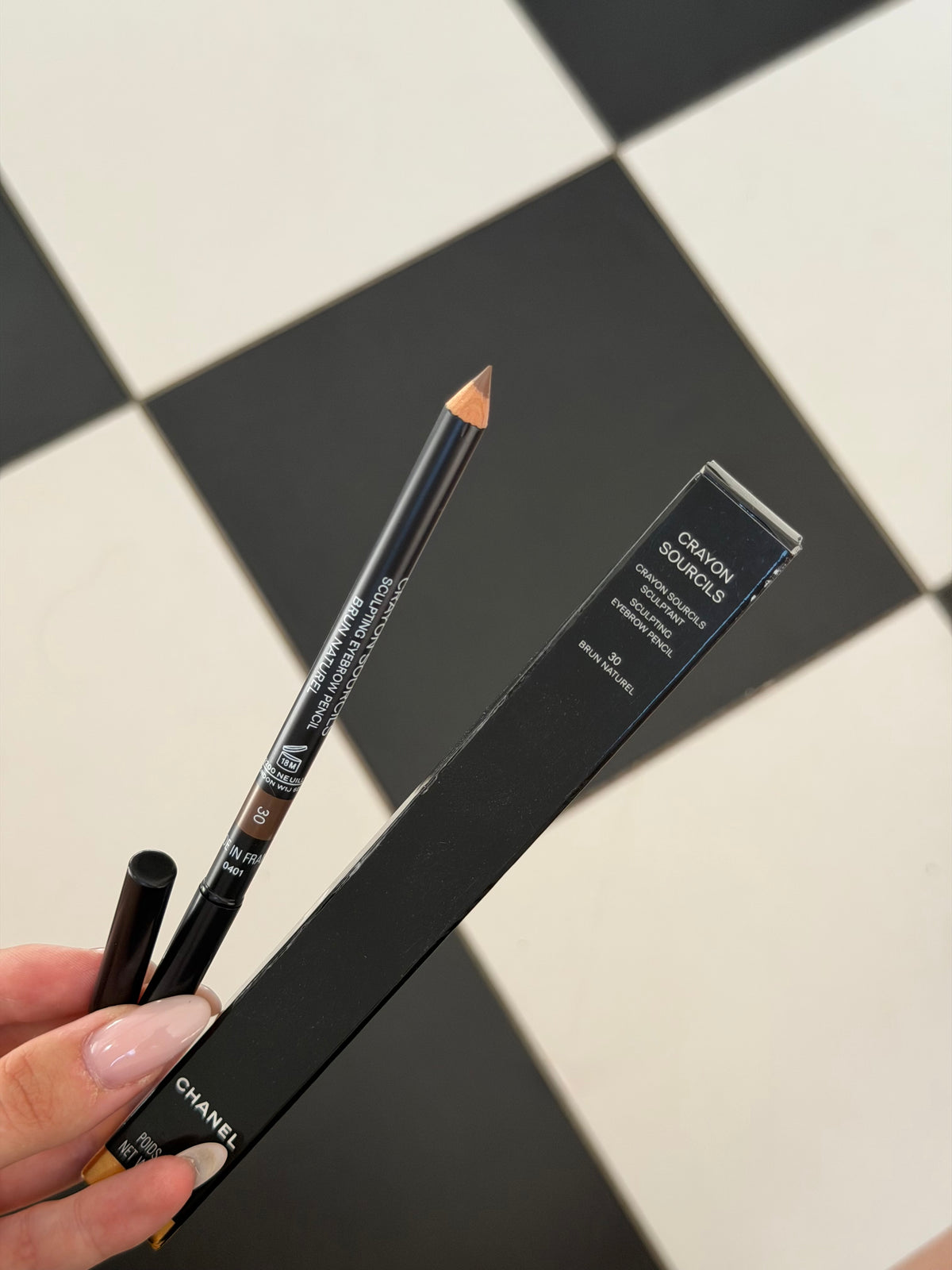 CHANEL Crayon Sourcils
Sculpting Eyebrow Pencil (30)