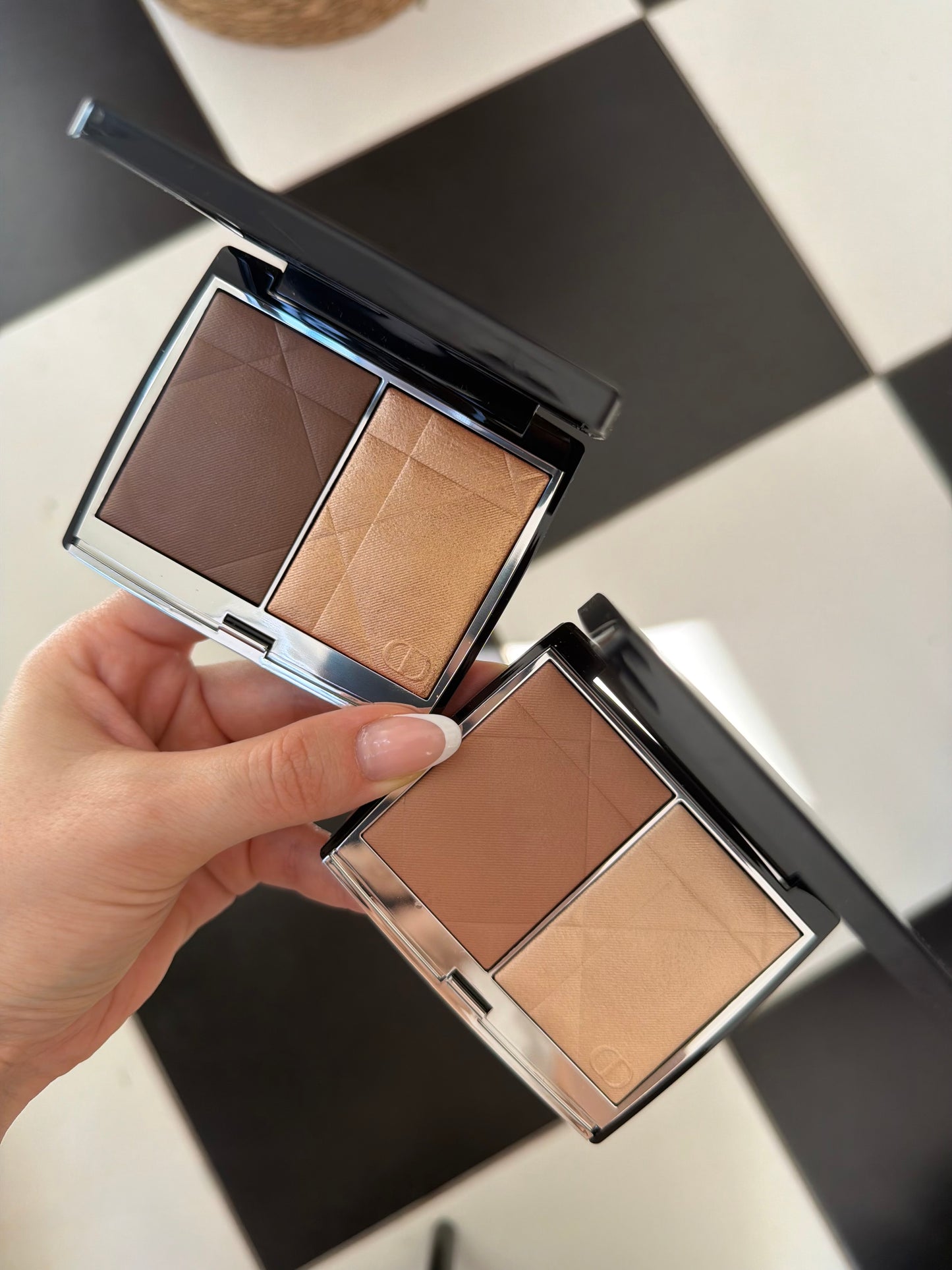 DIOR Rouge Blush Colour & Glow (100)
Multi-Use Face Palette – Color and Highlighter Duo