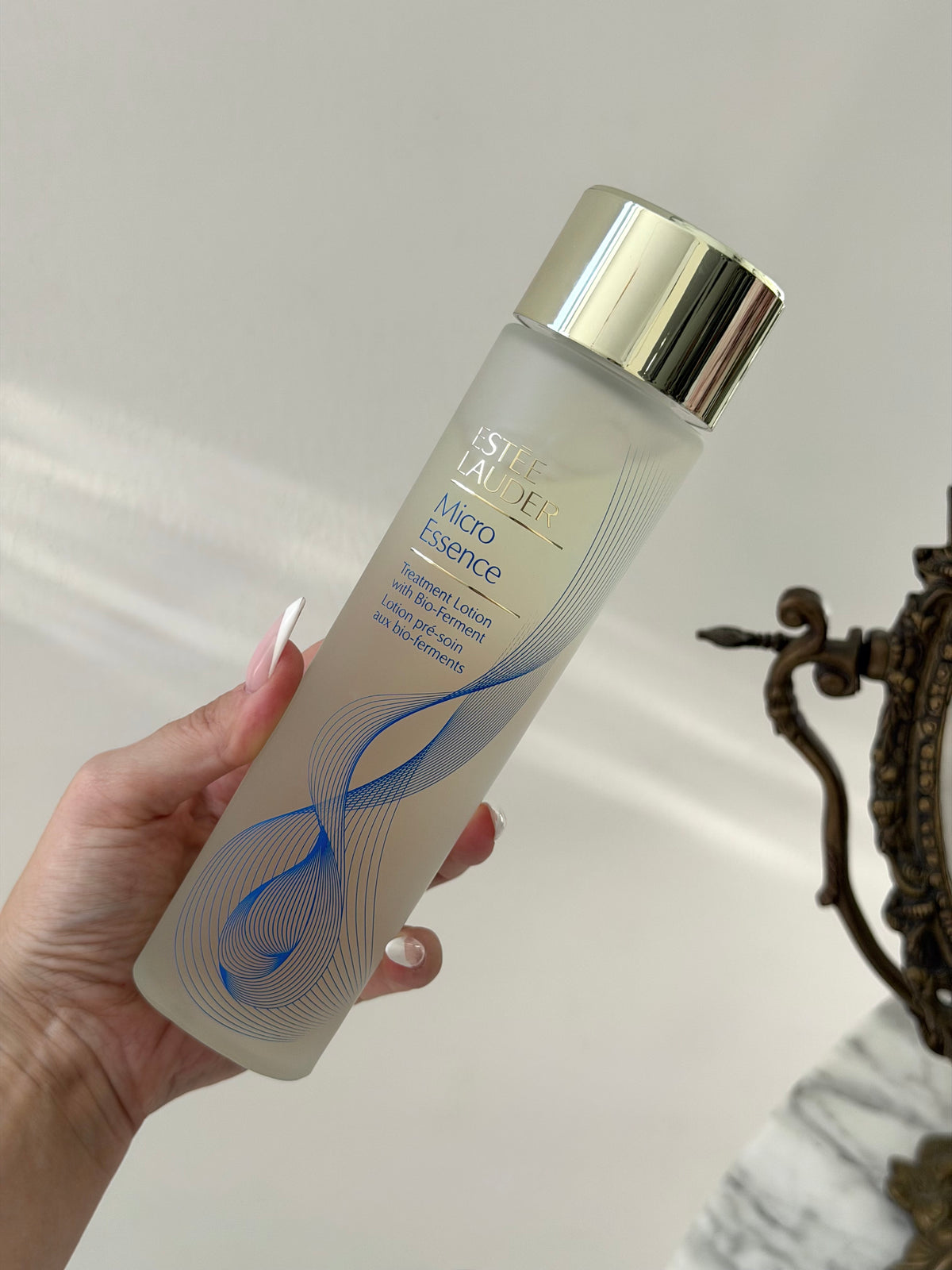 ESTEE LAUDER Micro Essence
Treatment Lotion Toner with Bio-Ferment