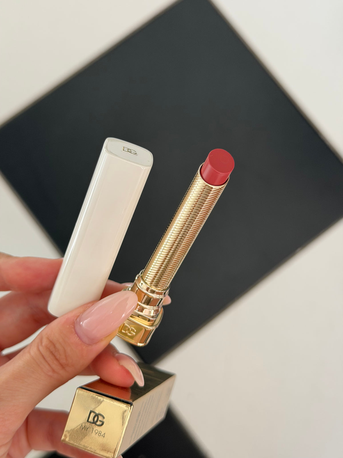 DOLCE&GABBANA My Juicy Sheer Lipstick - My 1984
Instant Shine & Hydration Lip Stylo