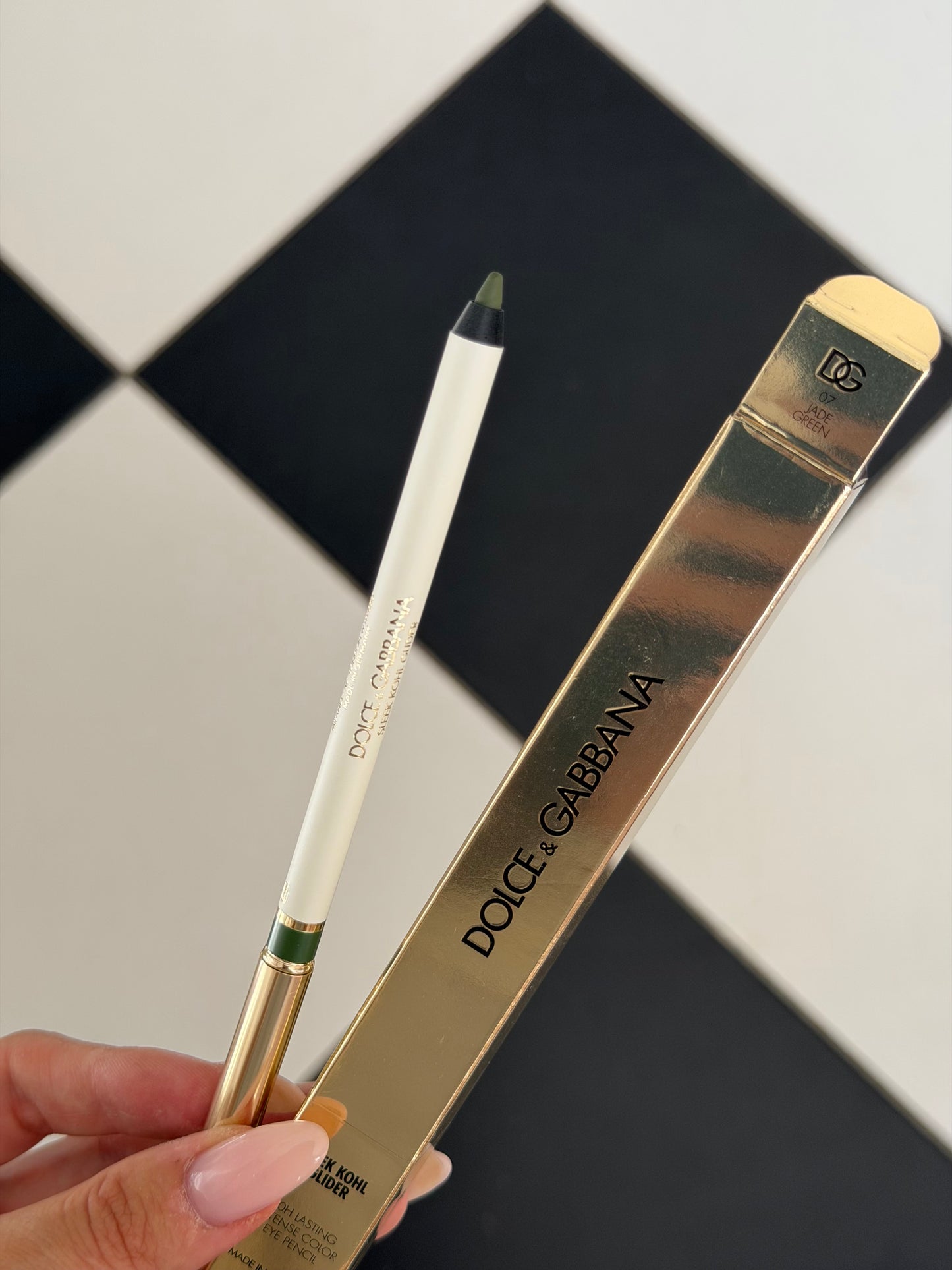 DOLCE&GABBANA Sleek Khol Glider 
10H Lasting Intense Color Eye Pencil (07)