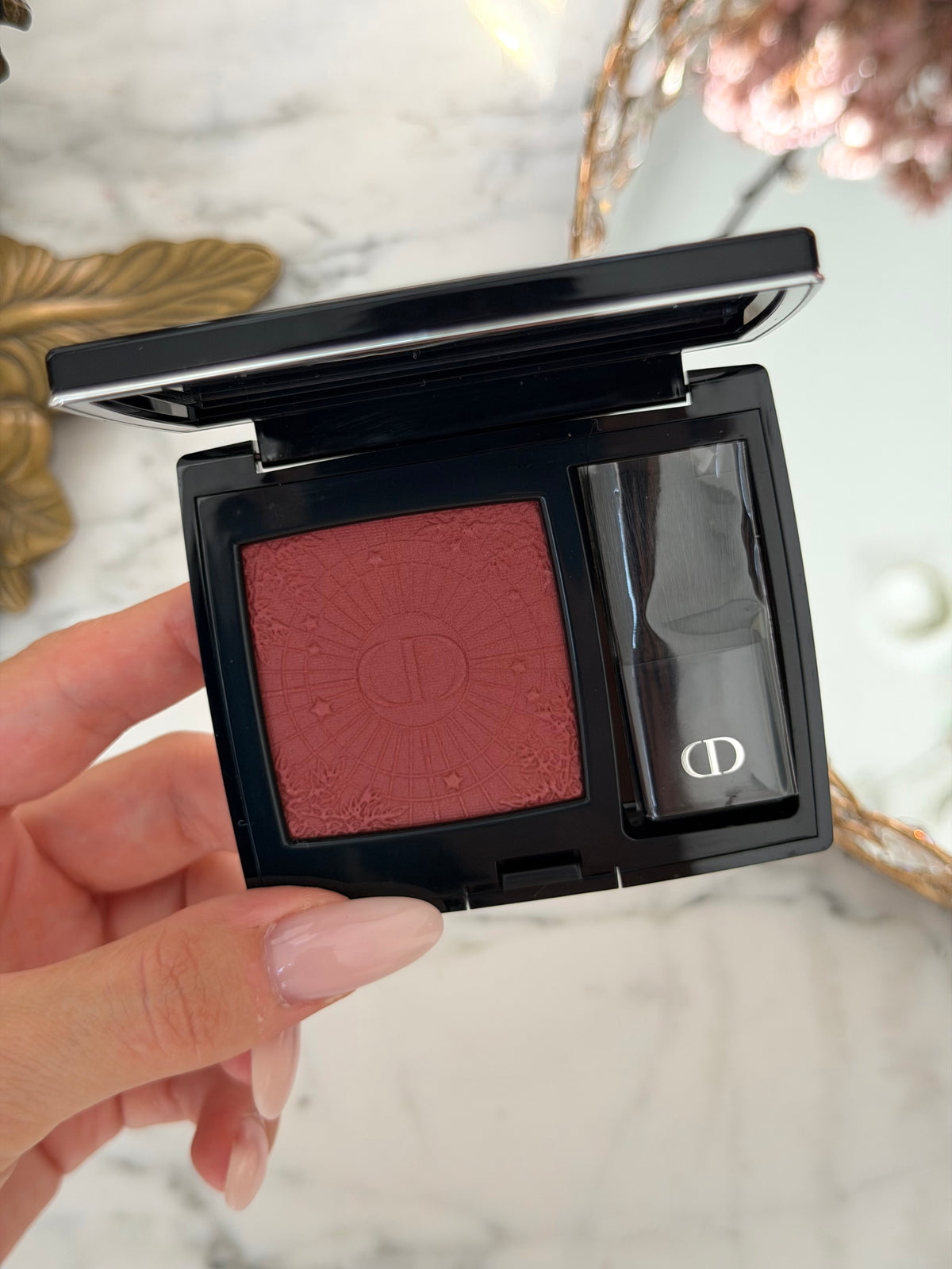 DIOR Rouge Blush Satin
Couture Colour Makeup - Long Wear (826)