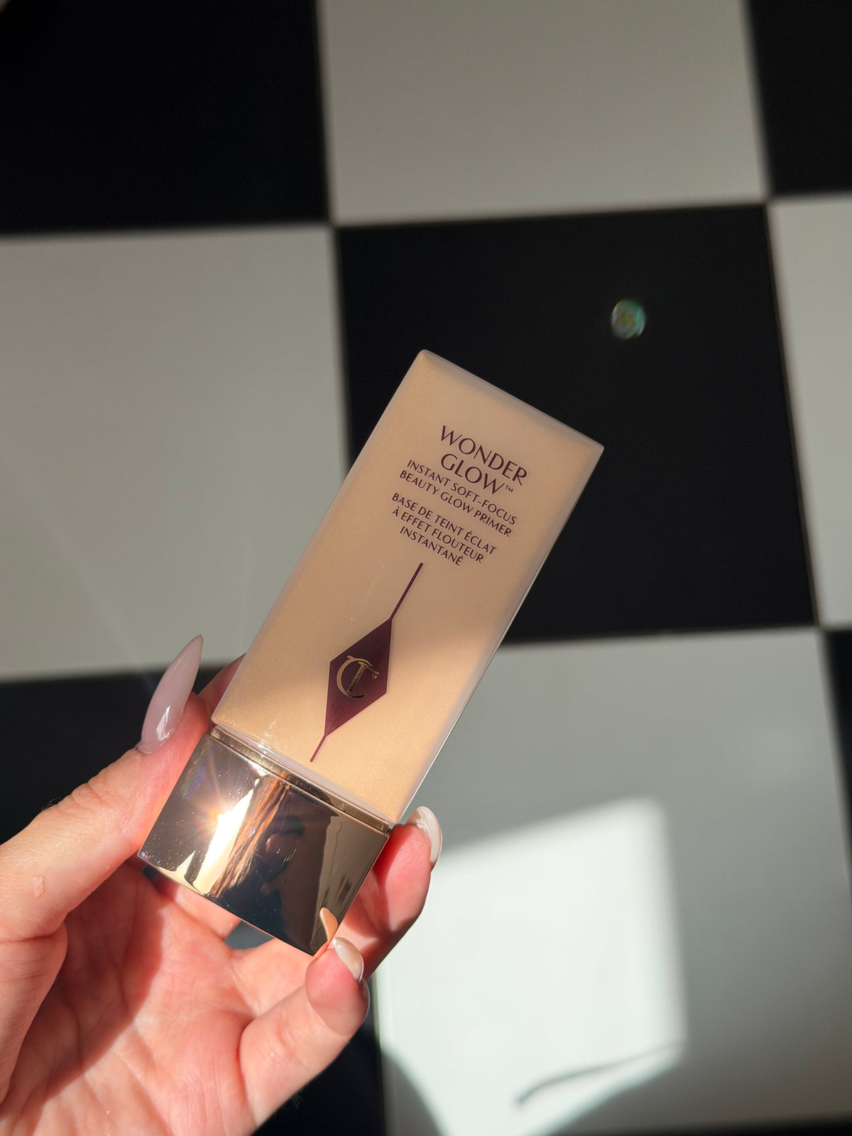 CHARLOTTE TILBURY
WonderGlow Primer
Instant Soft-Focus Beauty Glow