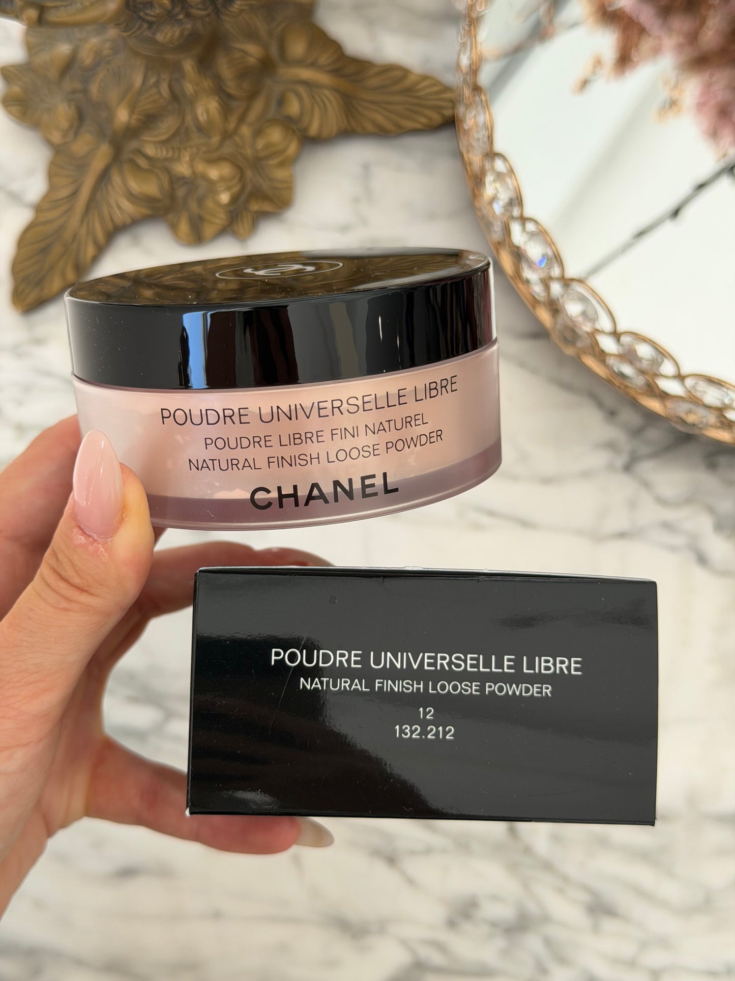 CHANEL Poudre Universelle Libre
Natural Finish Loose Powder (12)