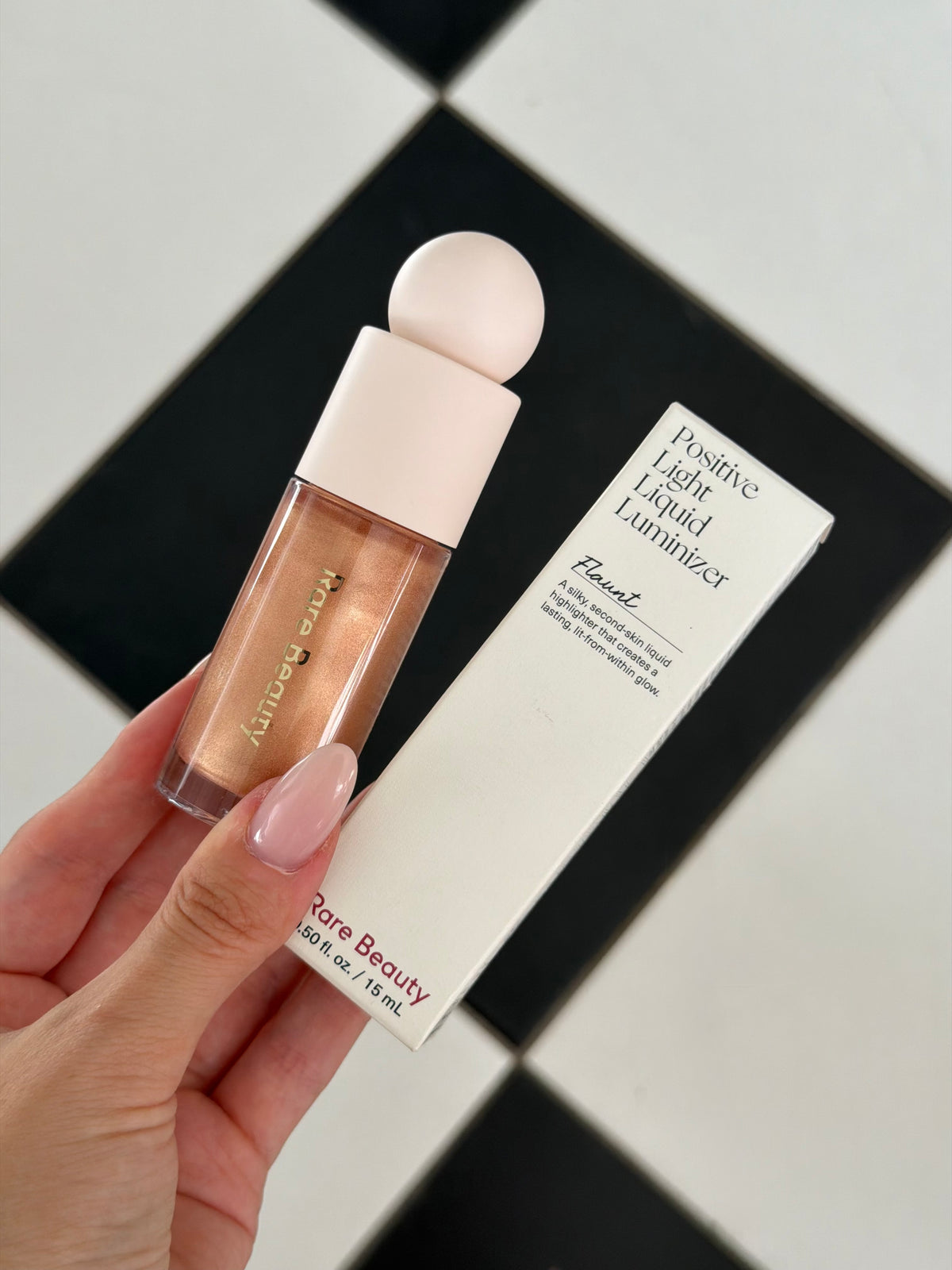 RARE BEAUTY Positive Light Liquid Luminizer - Flaunt