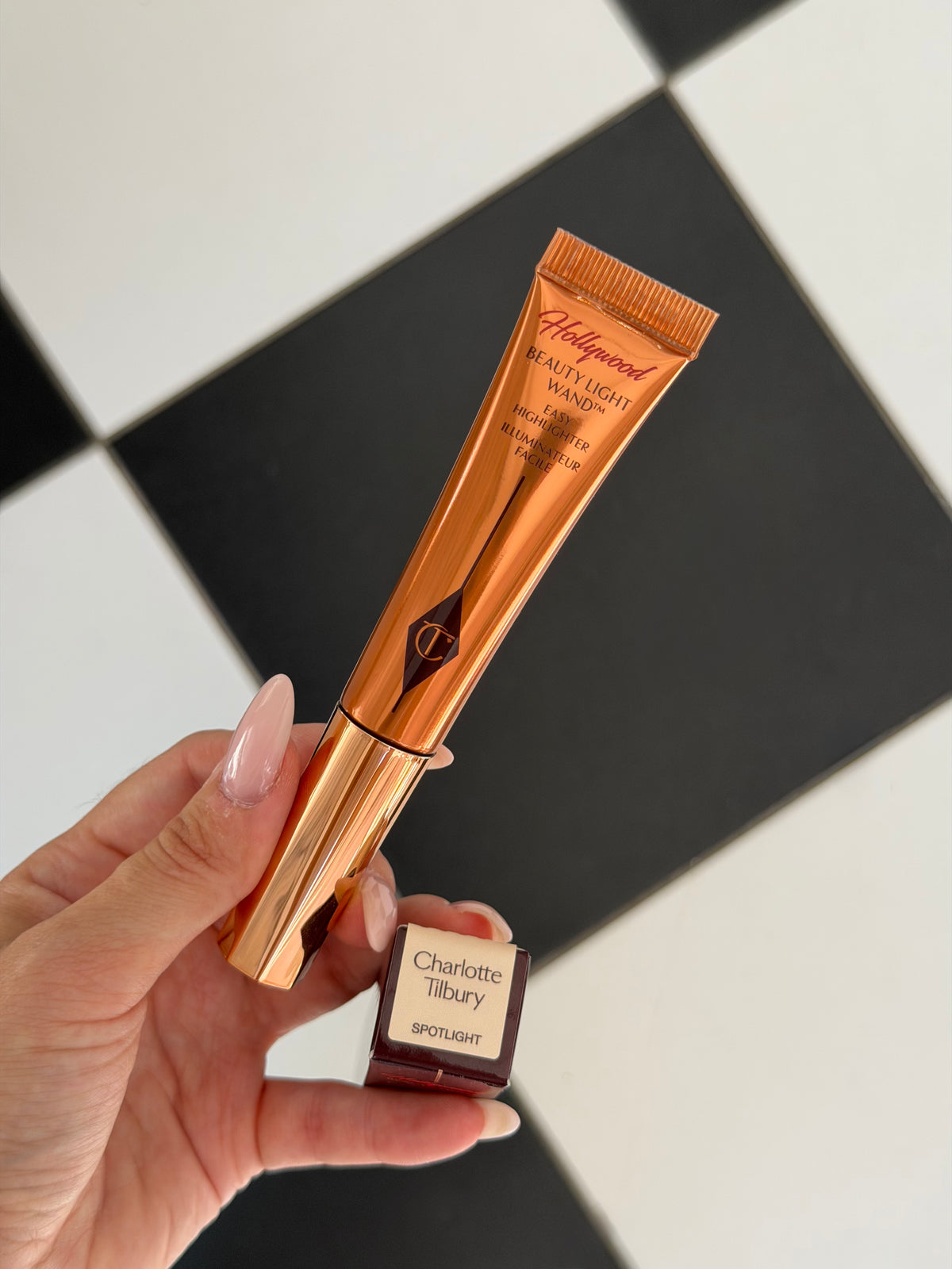 CHARLOTTE TILBURY
Hollywood Beauty Light Wand Liquid Highlighter - Spotlight