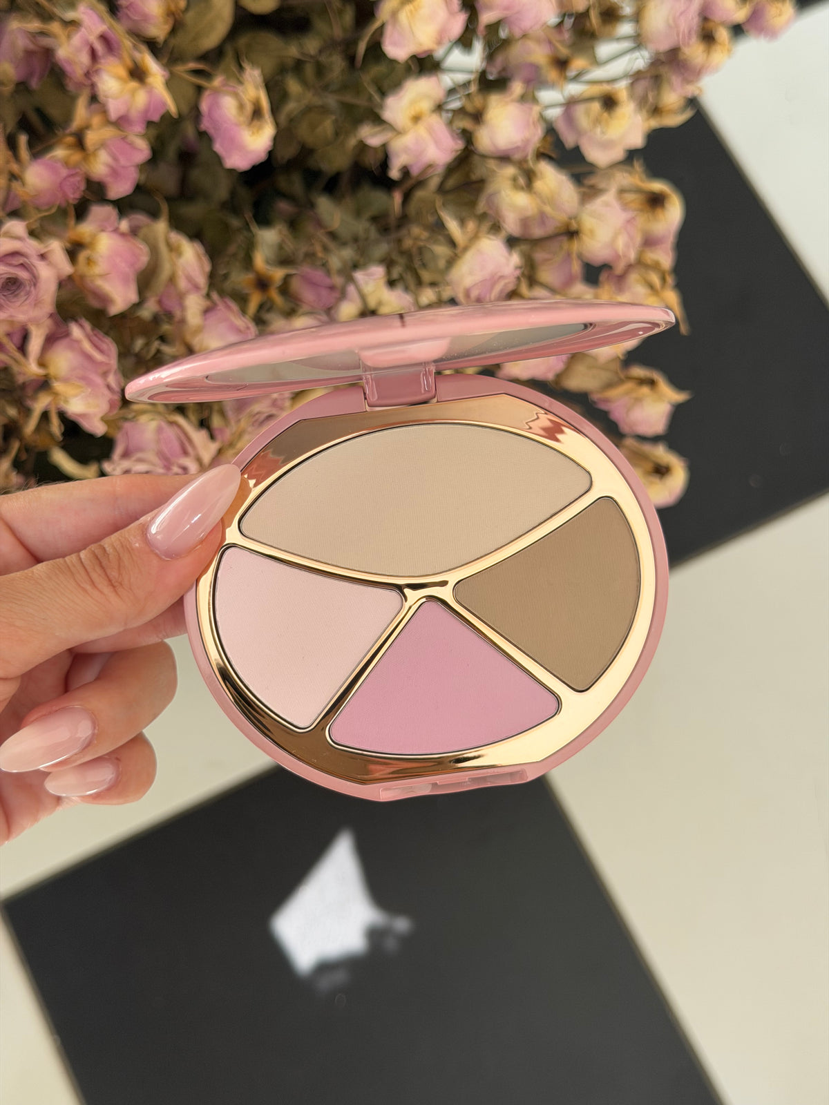 CHARLOTTE TILBURY 4 Colors Contour (Blush&Bronzer) Palette (01)