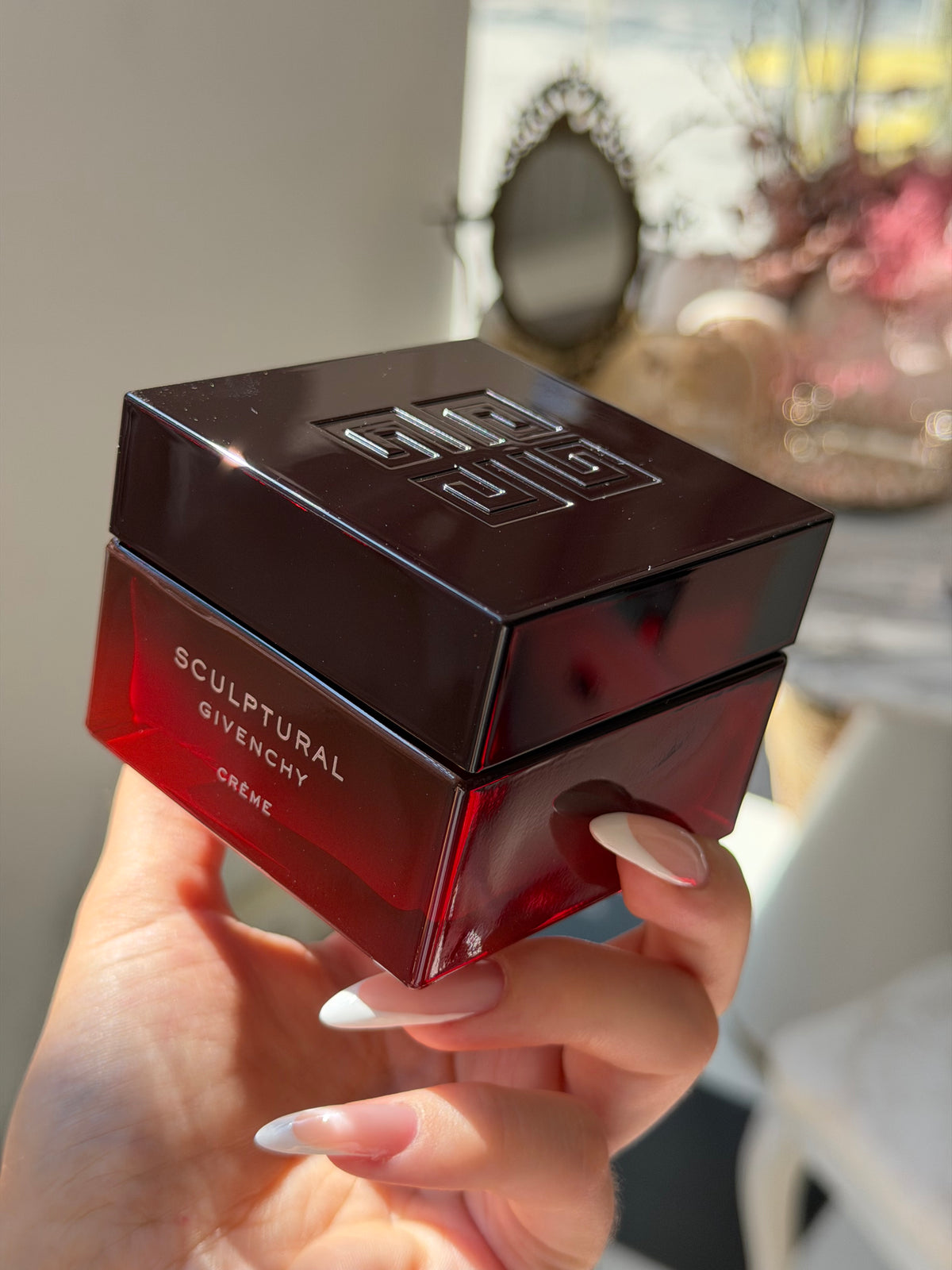 GIVENCHY
Sculptural Cream
Tense, Densify and Tonify Your Facial Contour and Volumes