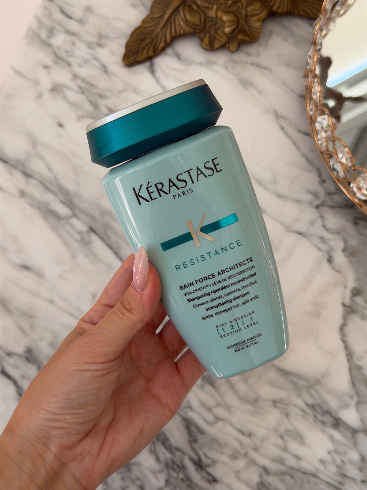 KÉRASTASE Resistance
Bain Force Architecte Shampoo
Reconstructing Shampoo For Weak and Damaged Hair
