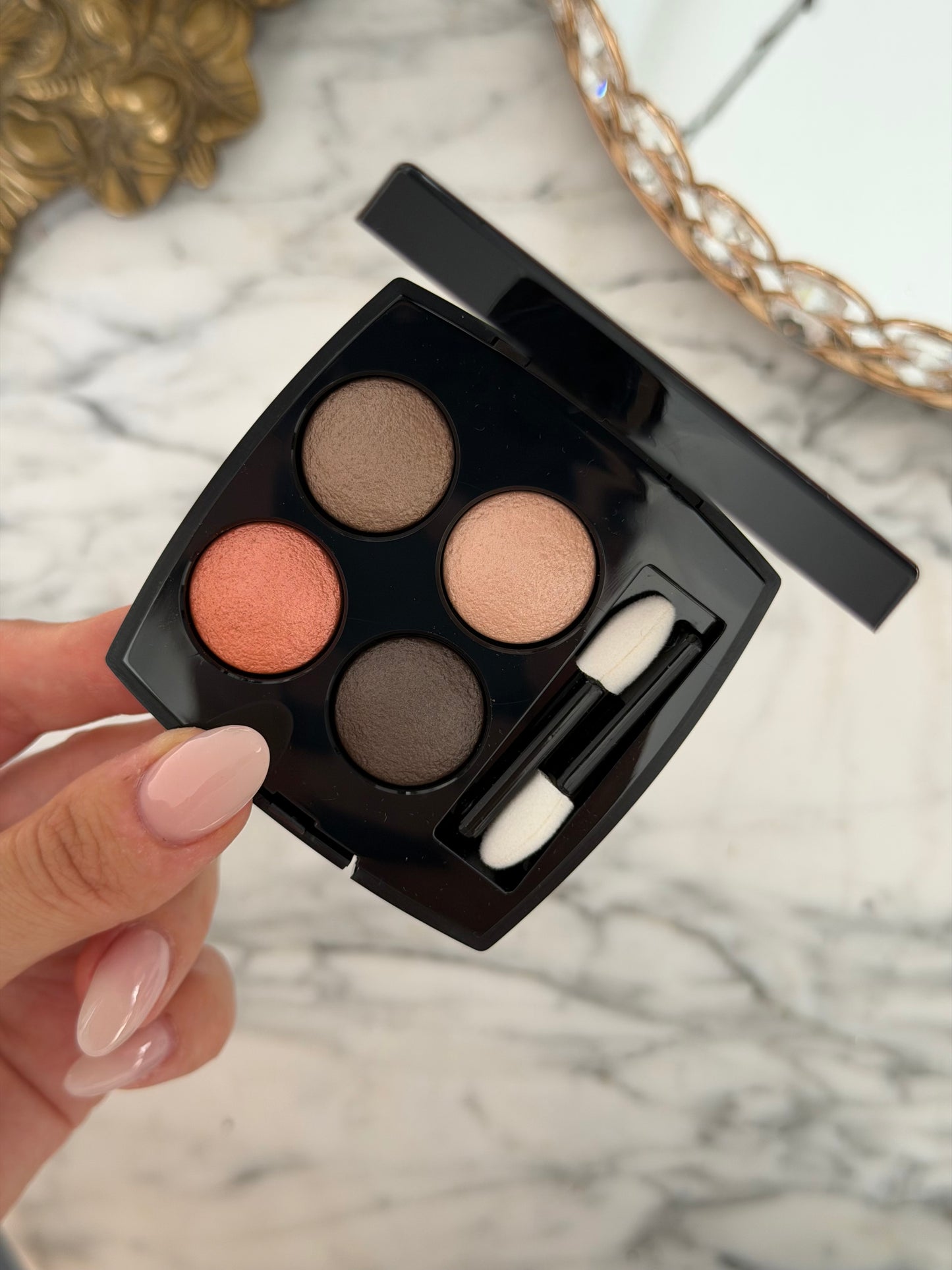 CHANEL Les 4 Ombres
Multi-Effect Quadra Eyeshadow (204)