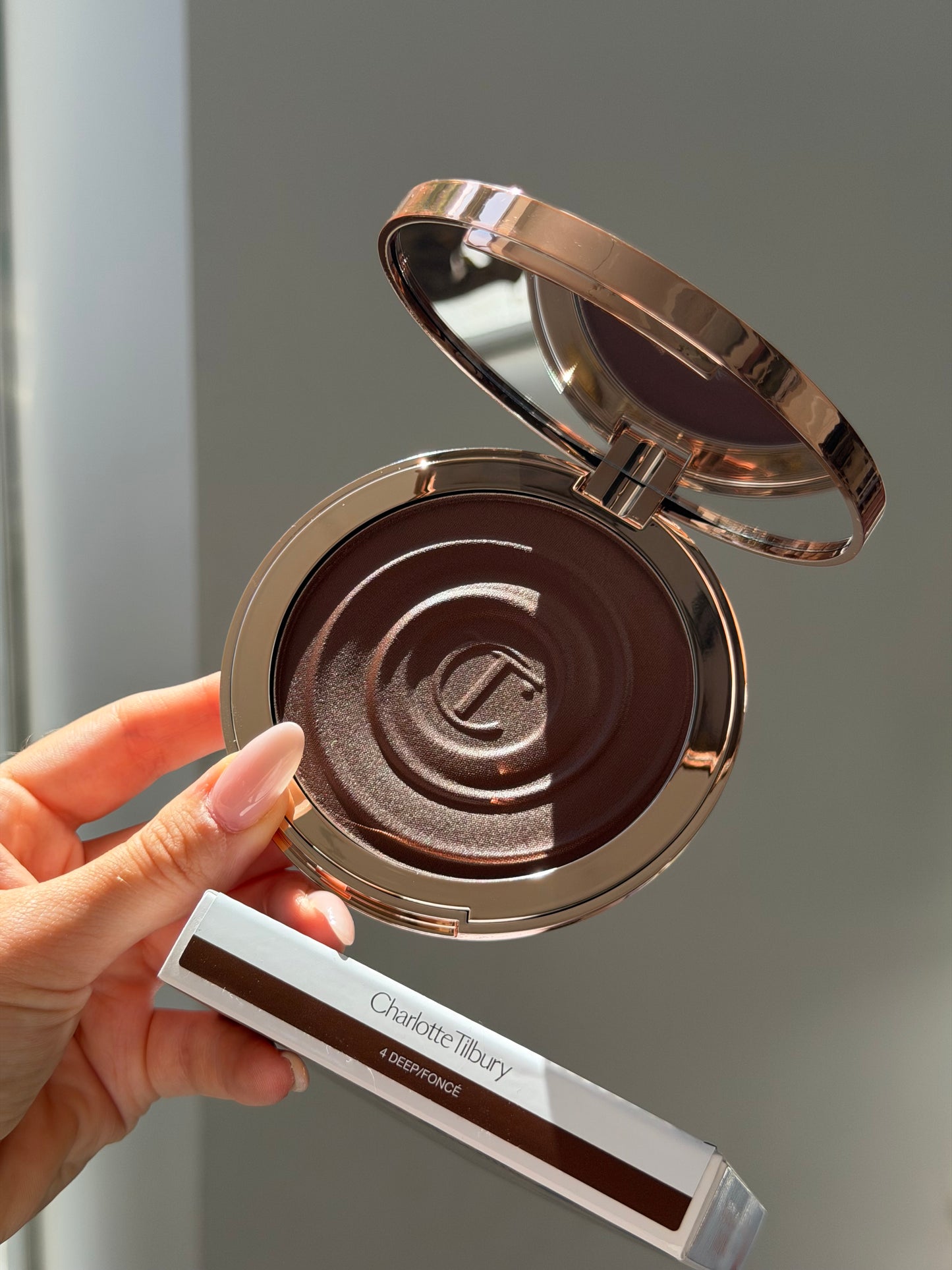CHARLOTTE TILBURY Beautiful Skin Sun-Kissed Glow Bronzer (4)
Face & Body