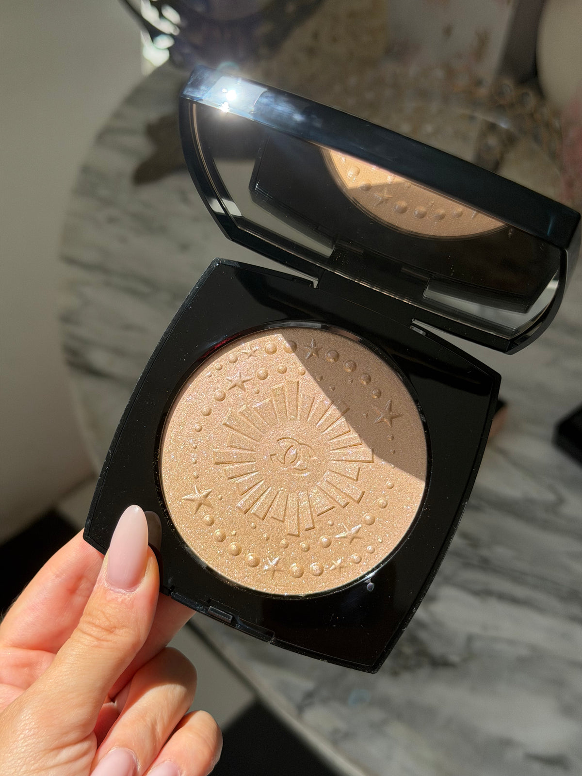 CHANEL Diamond Dust
Oversize Illuminating Powder