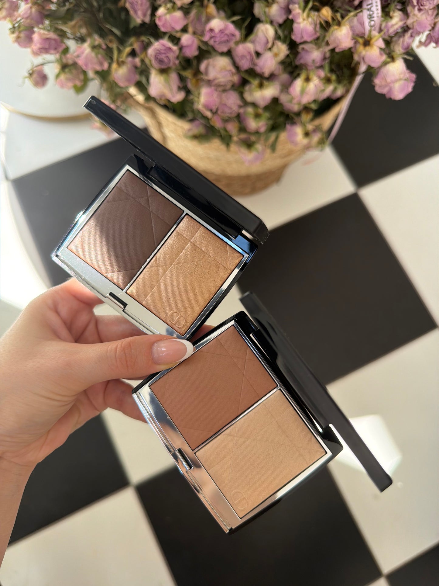 DIOR Rouge Blush Colour & Glow (100)
Multi-Use Face Palette – Color and Highlighter Duo