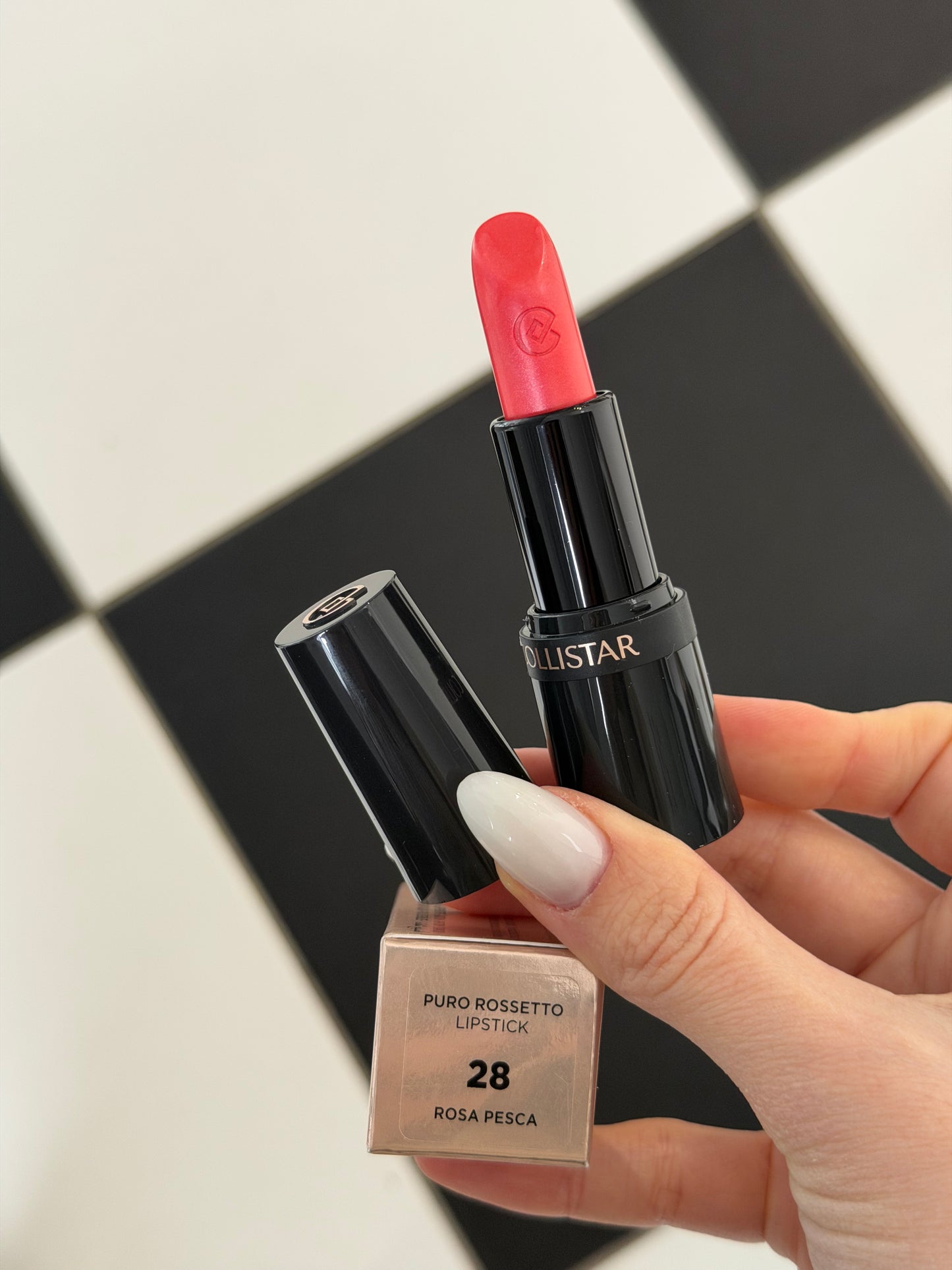 COLLISTAR
Puro Lipstick (28)
Hydrated Lips With a Long-Lasting Matte Finish