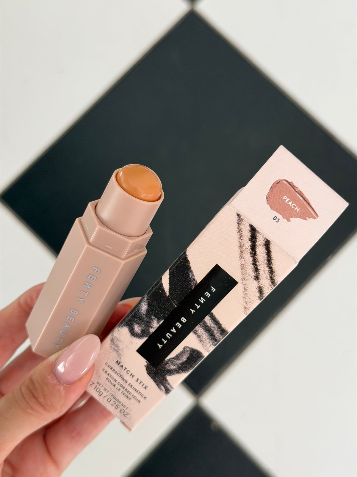 FENTY Match Stix Correcting Skinstick (03)
