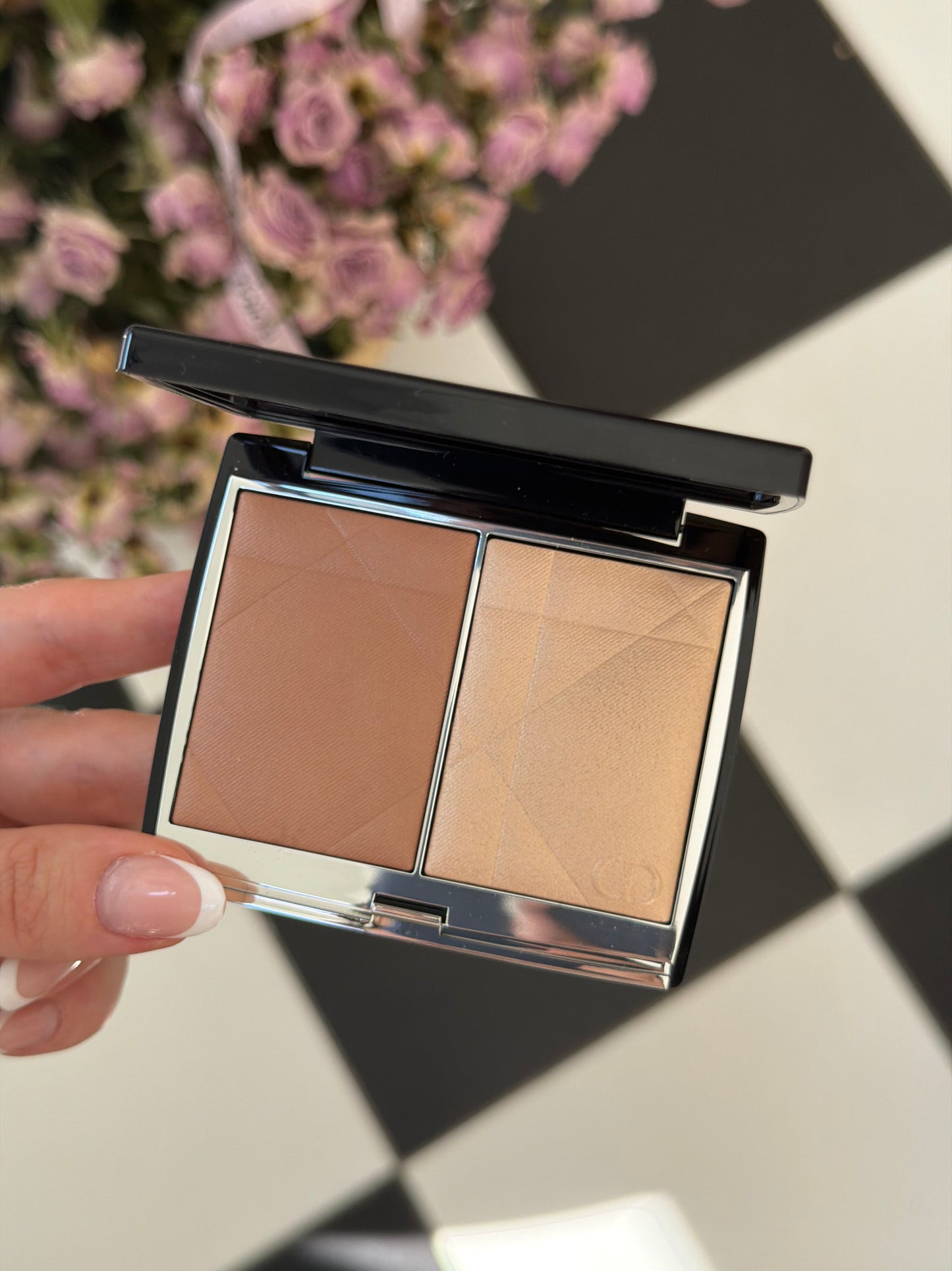 DIOR Rouge Blush Colour & Glow (100)
Multi-Use Face Palette – Color and Highlighter Duo