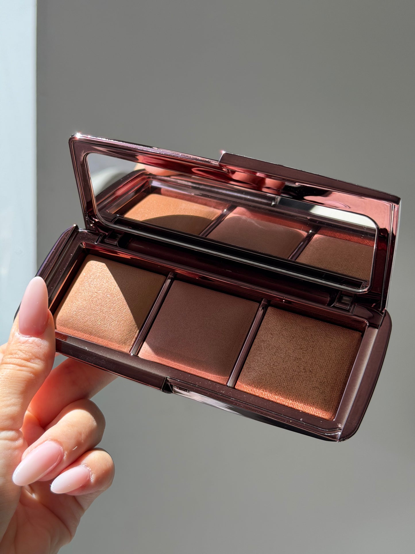 HOURGLASS Ambient Lighting Palette - Volume III