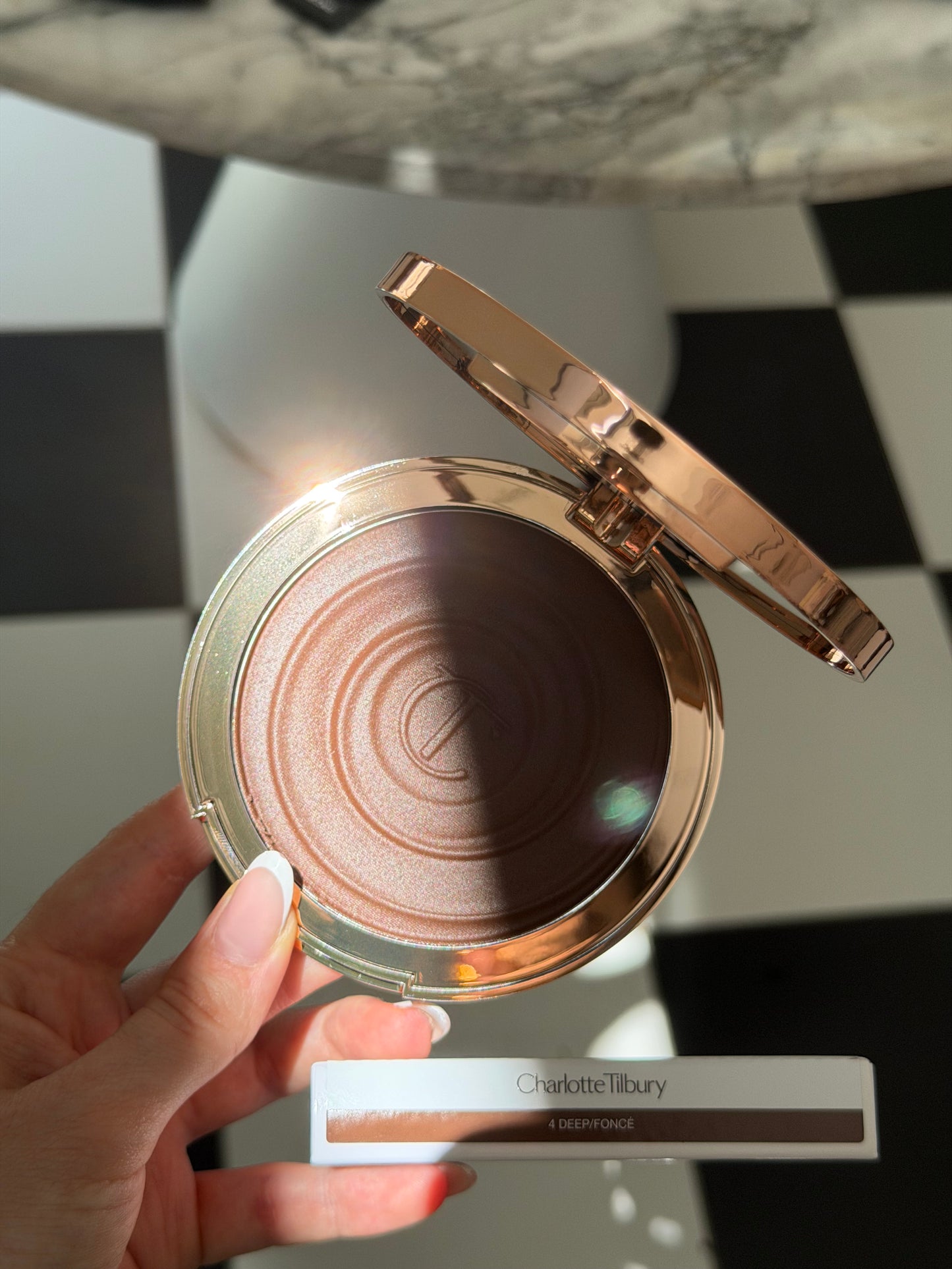 CHARLOTTE TILBURY Beautiful Skin Sun-Kissed Glow Bronzer (4)
Face & Body