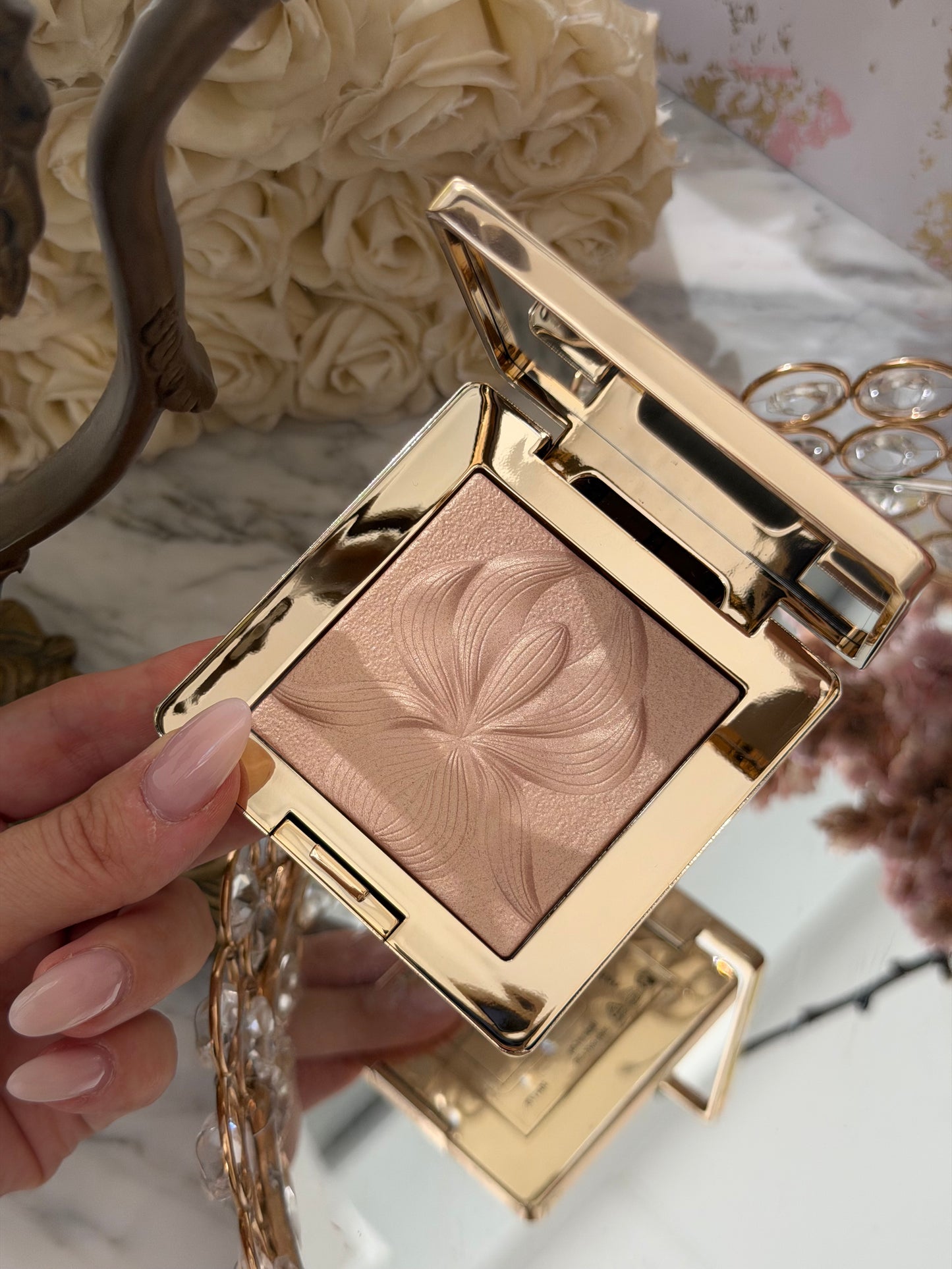 SISLEY L'Orchidée
Highlighter Illuminating Powder Gel