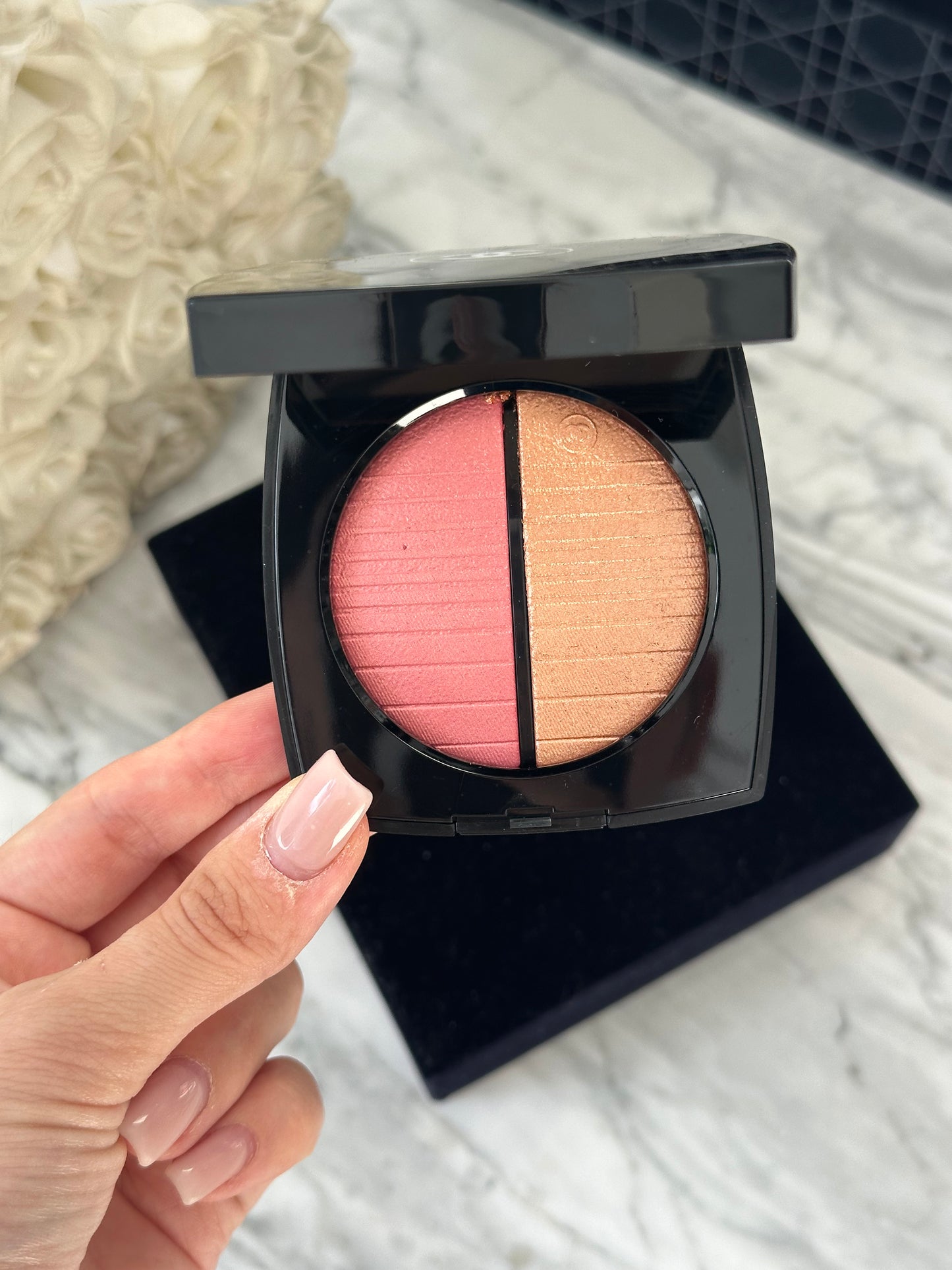 CHANEL Les Beiges
Healthy Golden Glow Powder