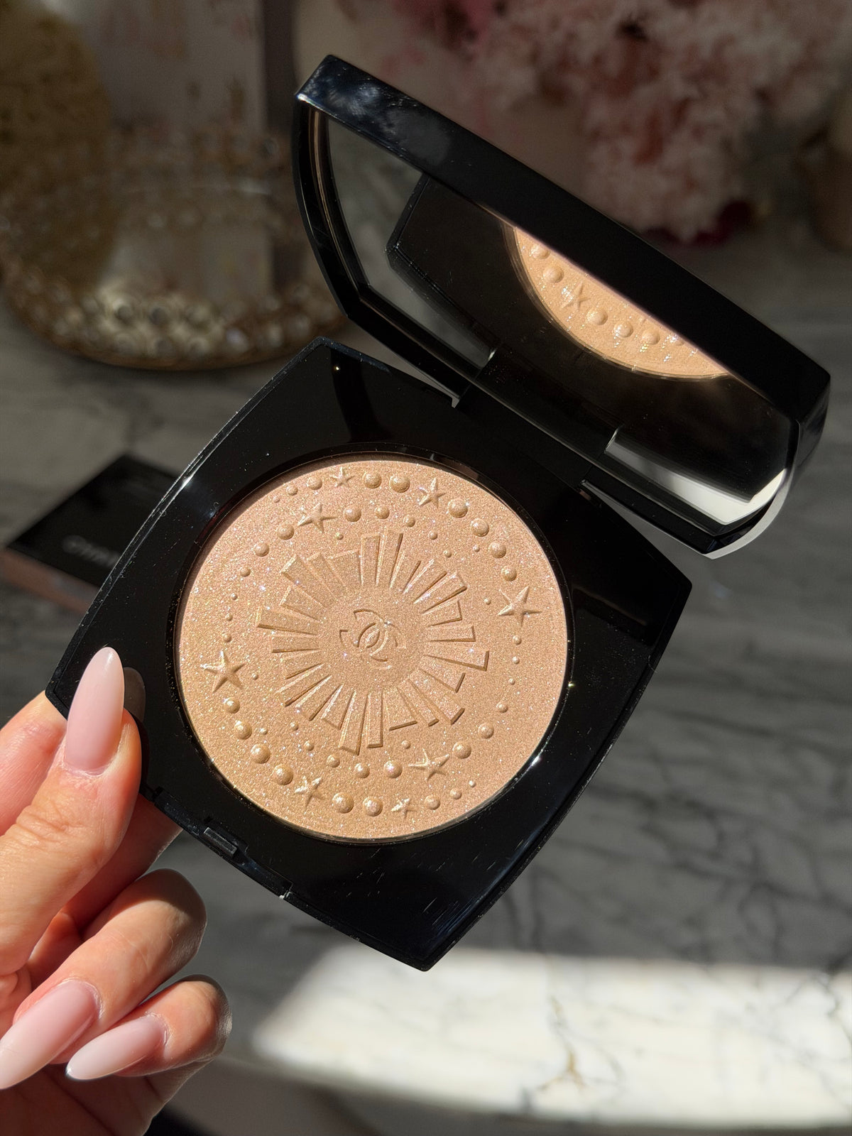 CHANEL Diamond Dust
Oversize Illuminating Powder