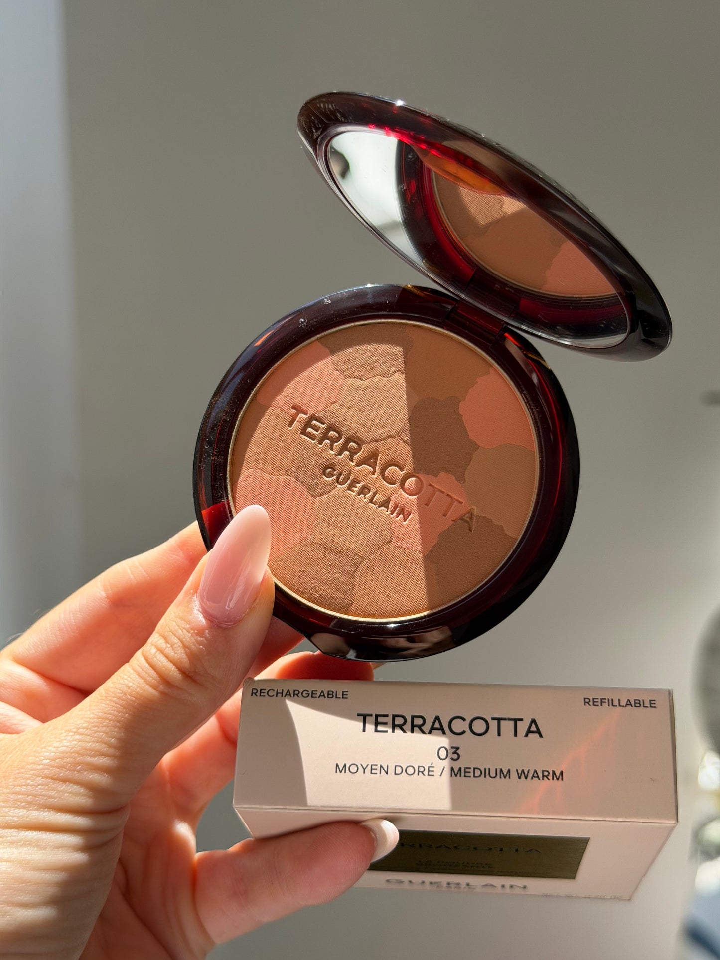 GUERLAIN Terracotta Light The Sun-Kissed Natural Healthy Glow Powder (03)
Soft & Blushing Long-Lasting