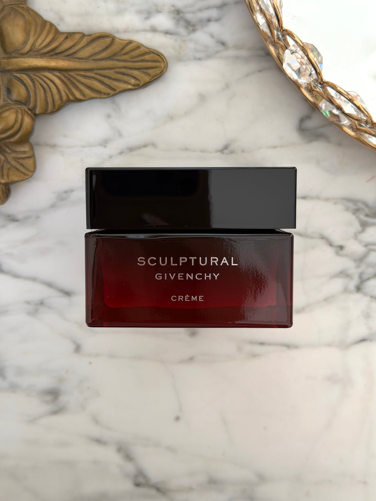 GIVENCHY
Sculptural Cream
Tense, Densify and Tonify Your Facial Contour and Volumes