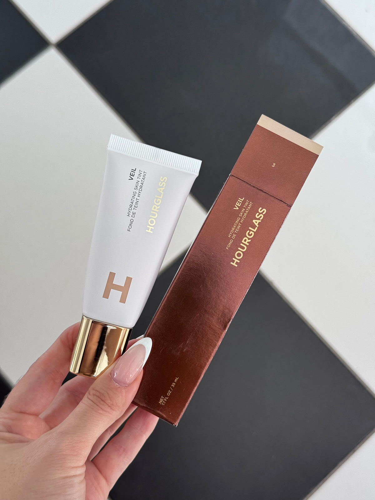 HOURGLASS Veil Hydrating Skin Tint Foundation (3)