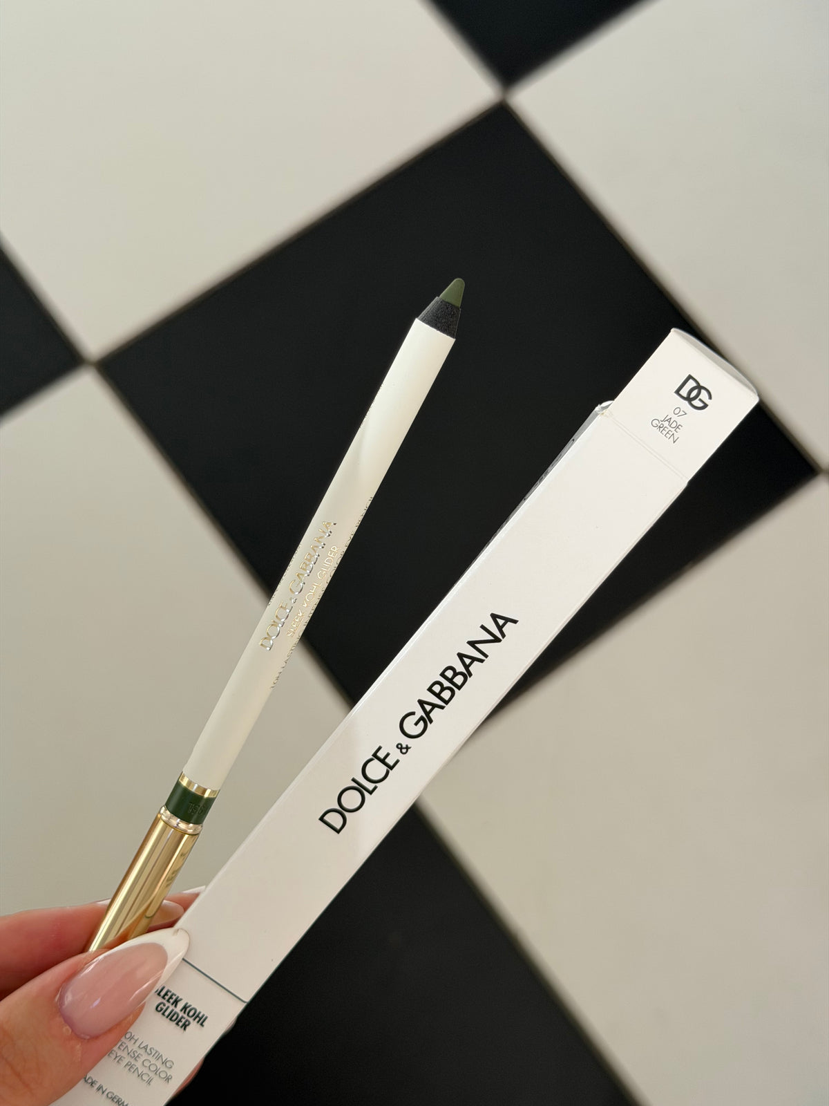 DOLCE&GABBANA Sleek Khol Glider 
10H Lasting Intense Color Eye Pencil (07)