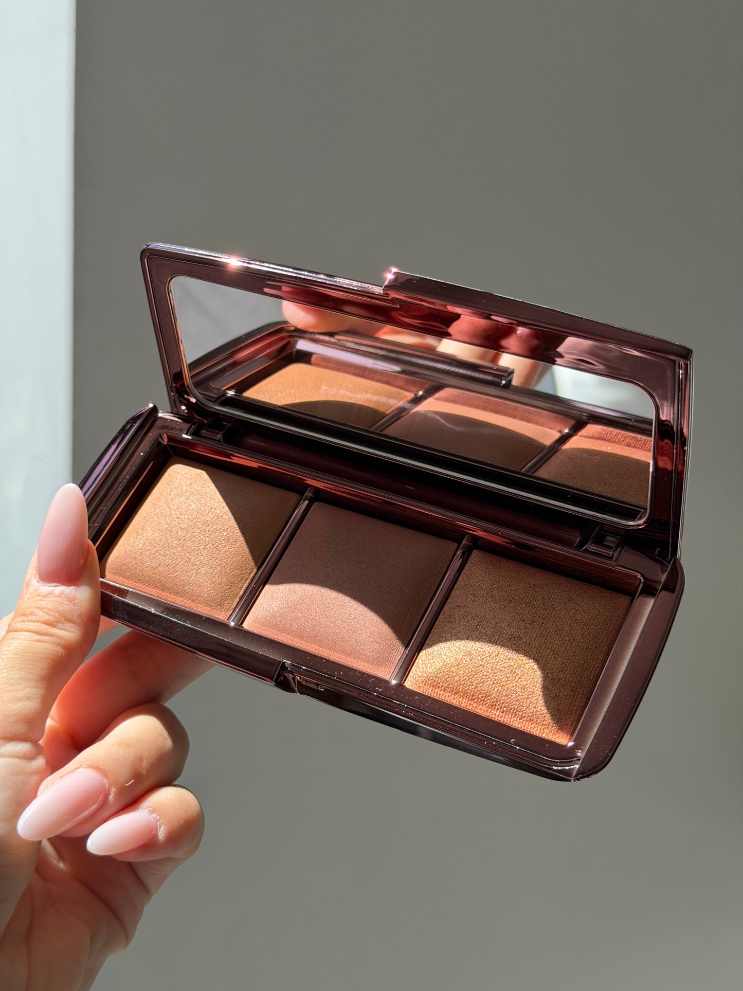 HOURGLASS Ambient Lighting Palette - Volume III