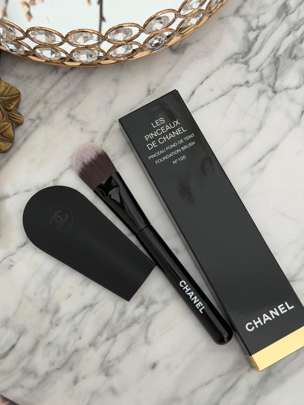 CHANEL Les Pinceaux De Chanel
Foundation Brush N°100