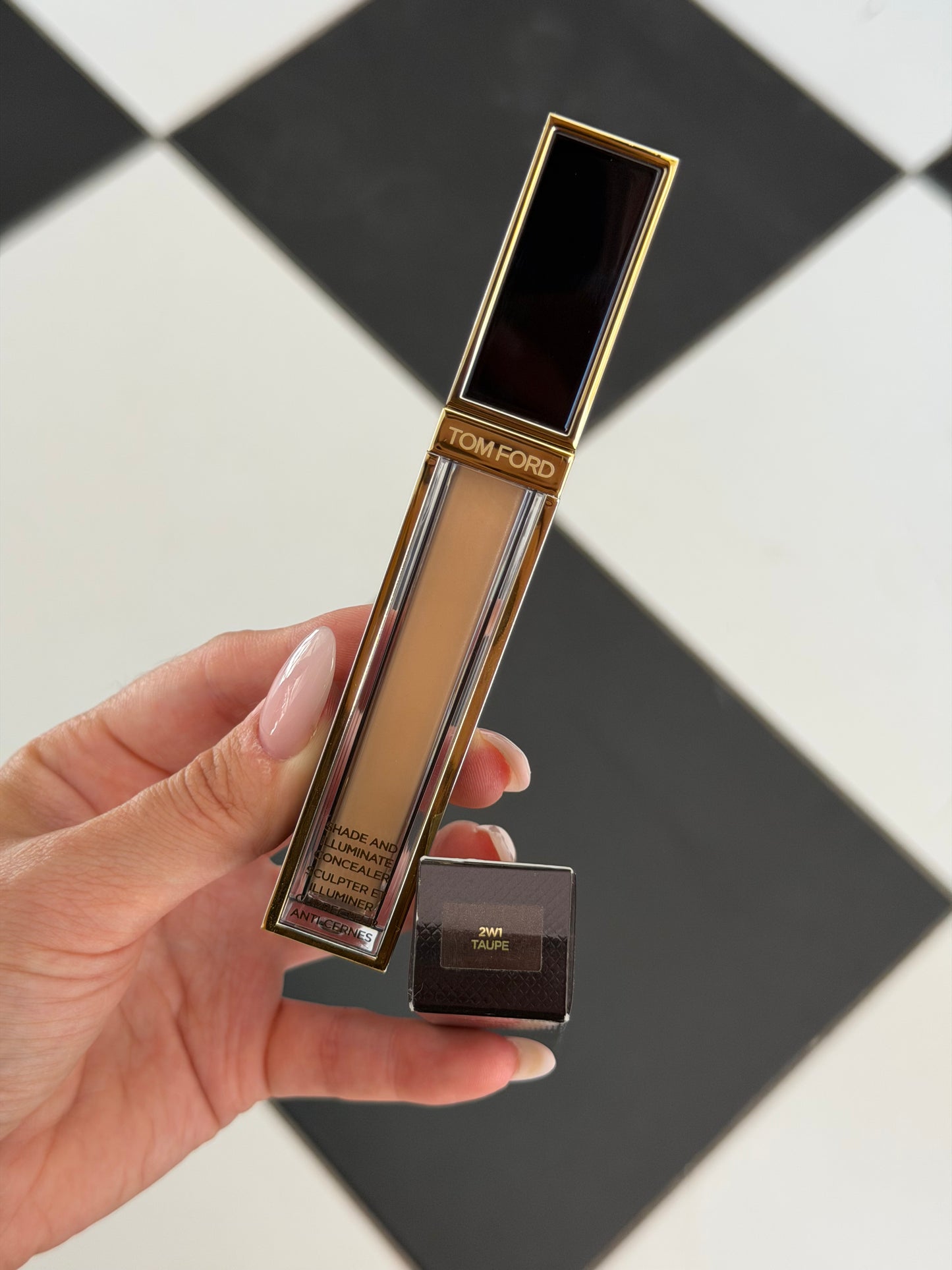 TOM FORD Shade And Illuminate Concealer (2W1)