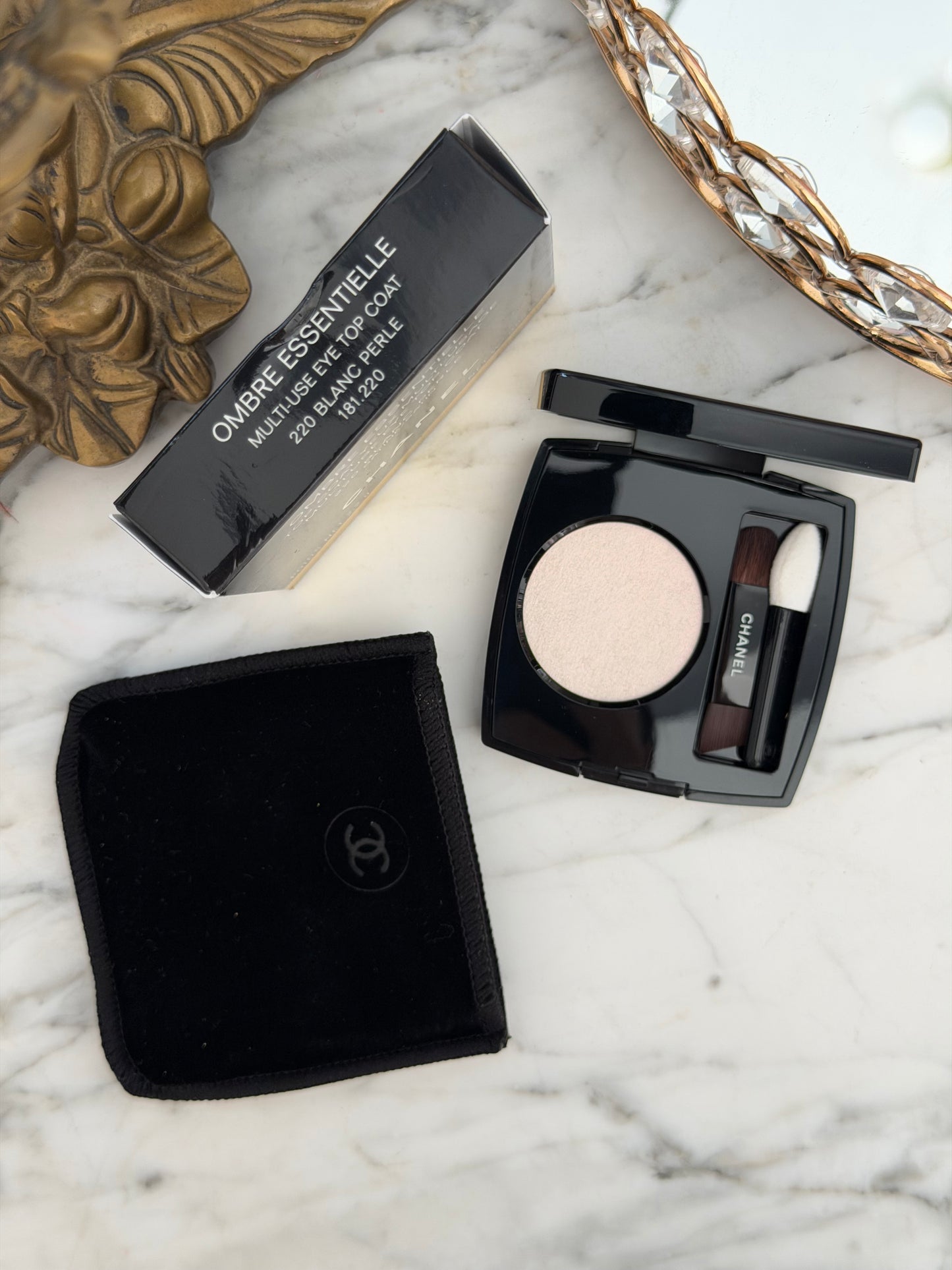 CHANEL Ombre Essentielle Multi-Use Longwearing Eyeshadow (220)