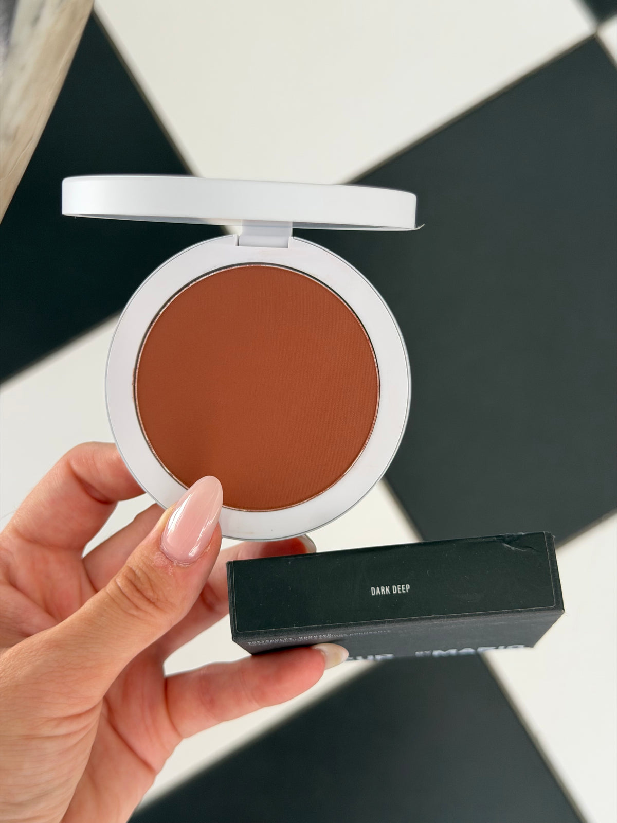 MAKEUP BY MARIO Softsculpt Powder Bronzer - Dark Deep