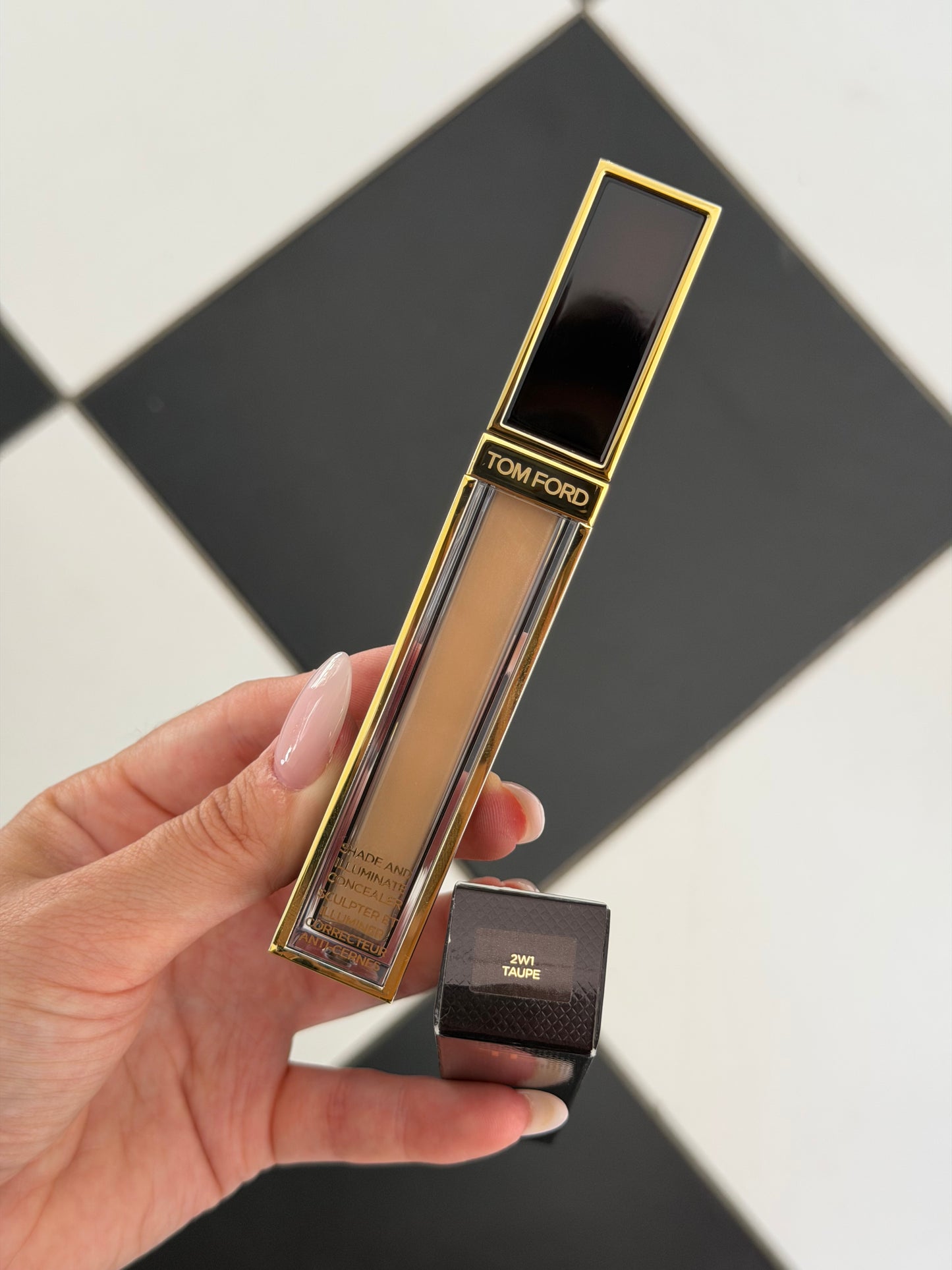 TOM FORD Shade And Illuminate Concealer (2W1)