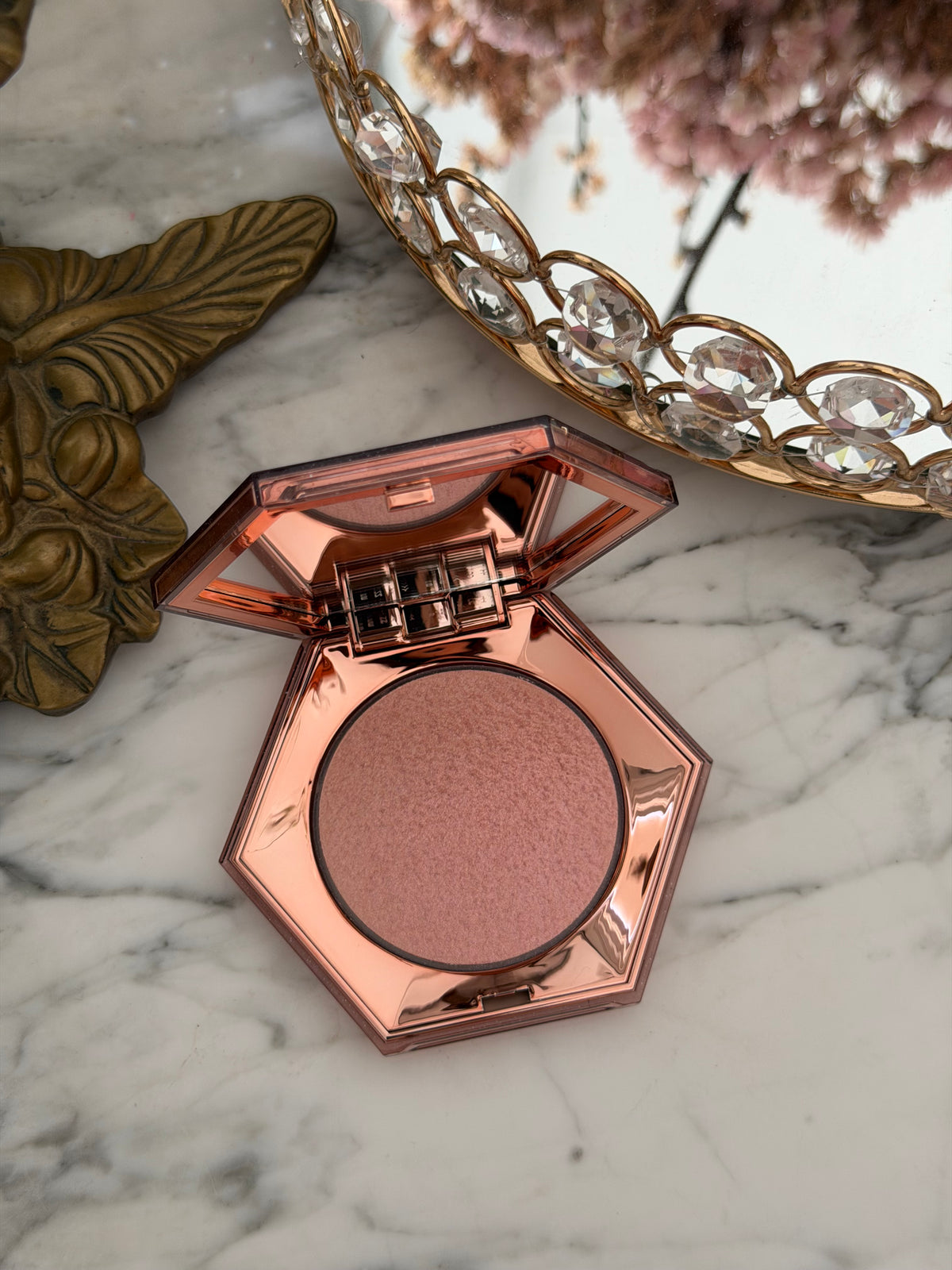 FENTY BEAUTY Diamond Bomb All-Over Diamond Veil Highlighter - Rosé Rave