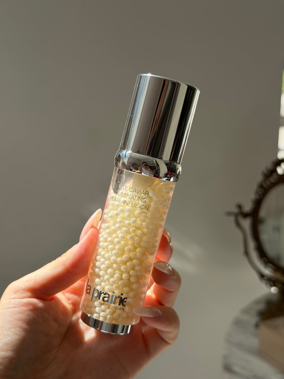 LA PRAIRIE White Caviar
Pearl Infusion
Illuminating And Firming Light-Infused Face Serum