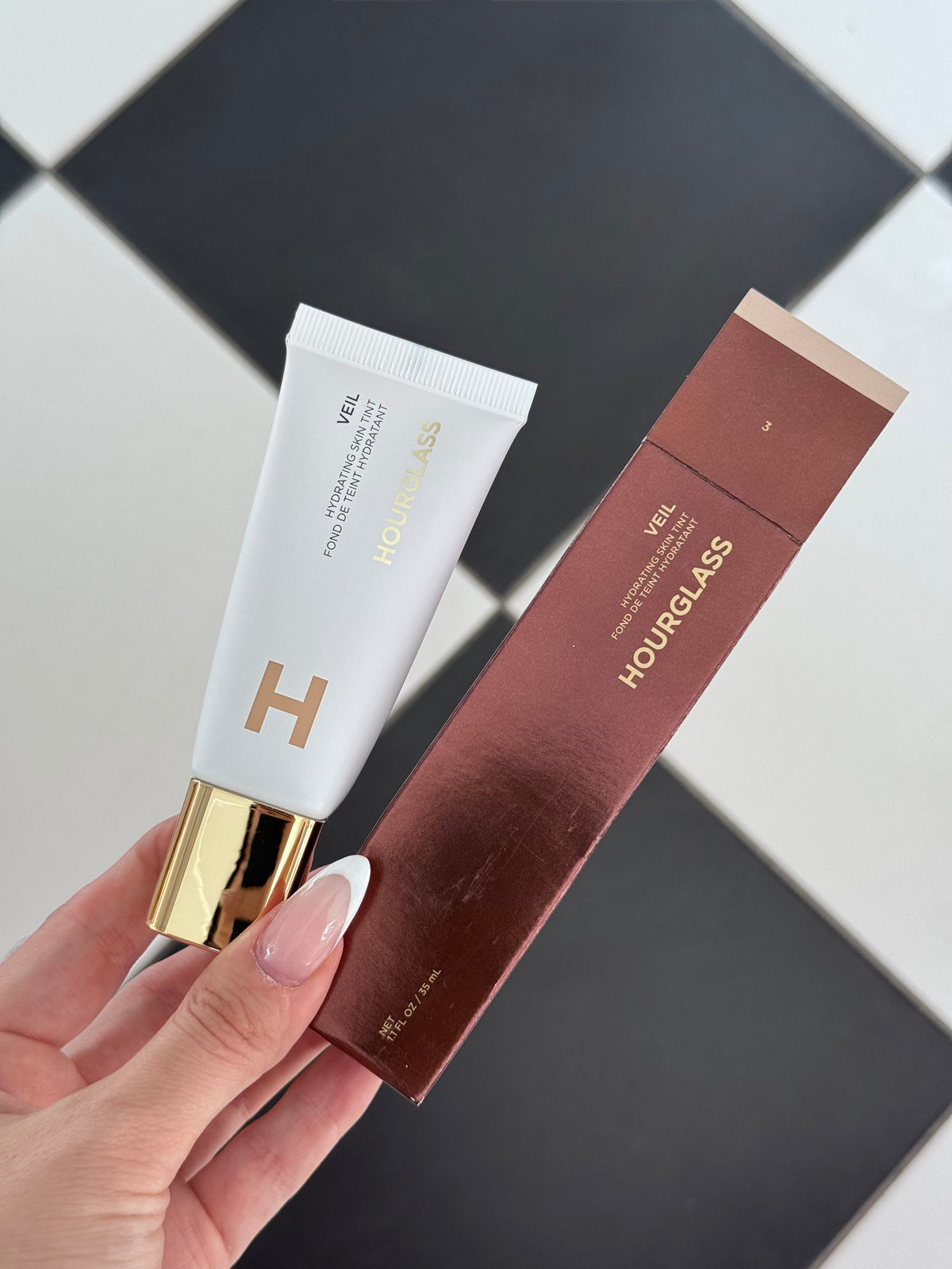 HOURGLASS Veil Hydrating Skin Tint Foundation (3)