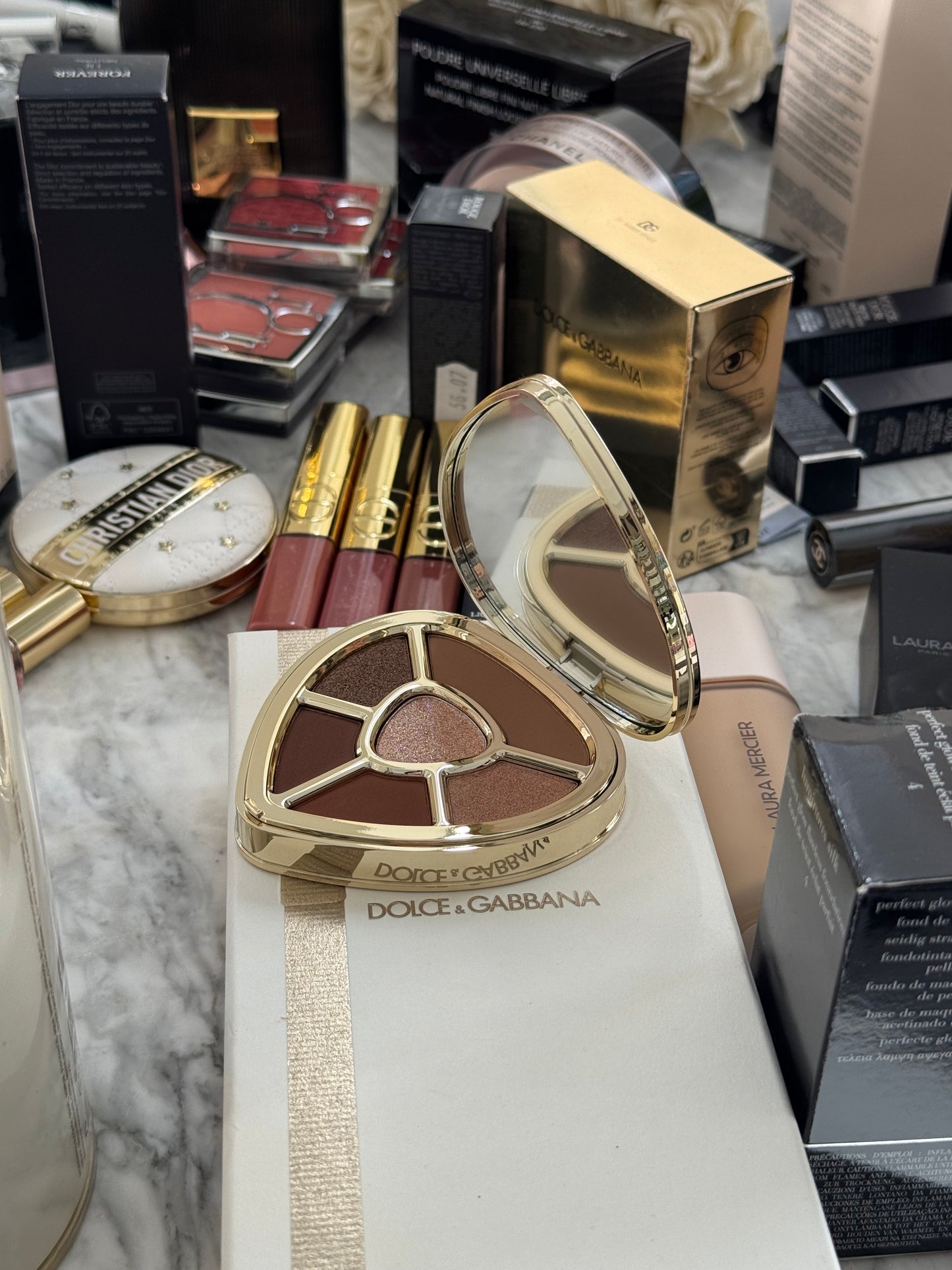 DOLCE&GABBANA Ever Icon Eye Palette (01)
10H Multi-Finish Day To Night Eyeshadow