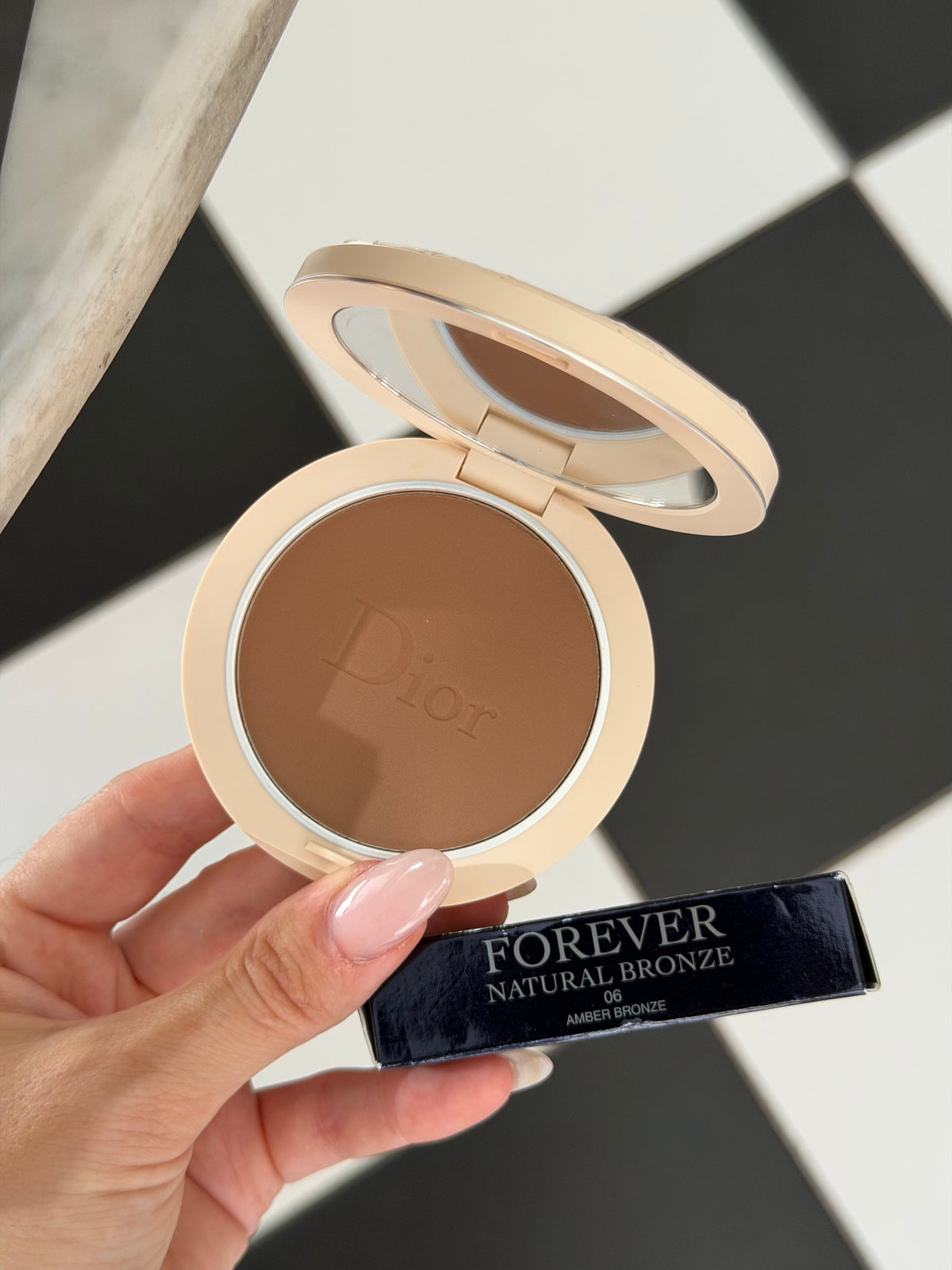 DIOR Forever Natural Bronze
Healthy Glow Bronzing Powder (06)