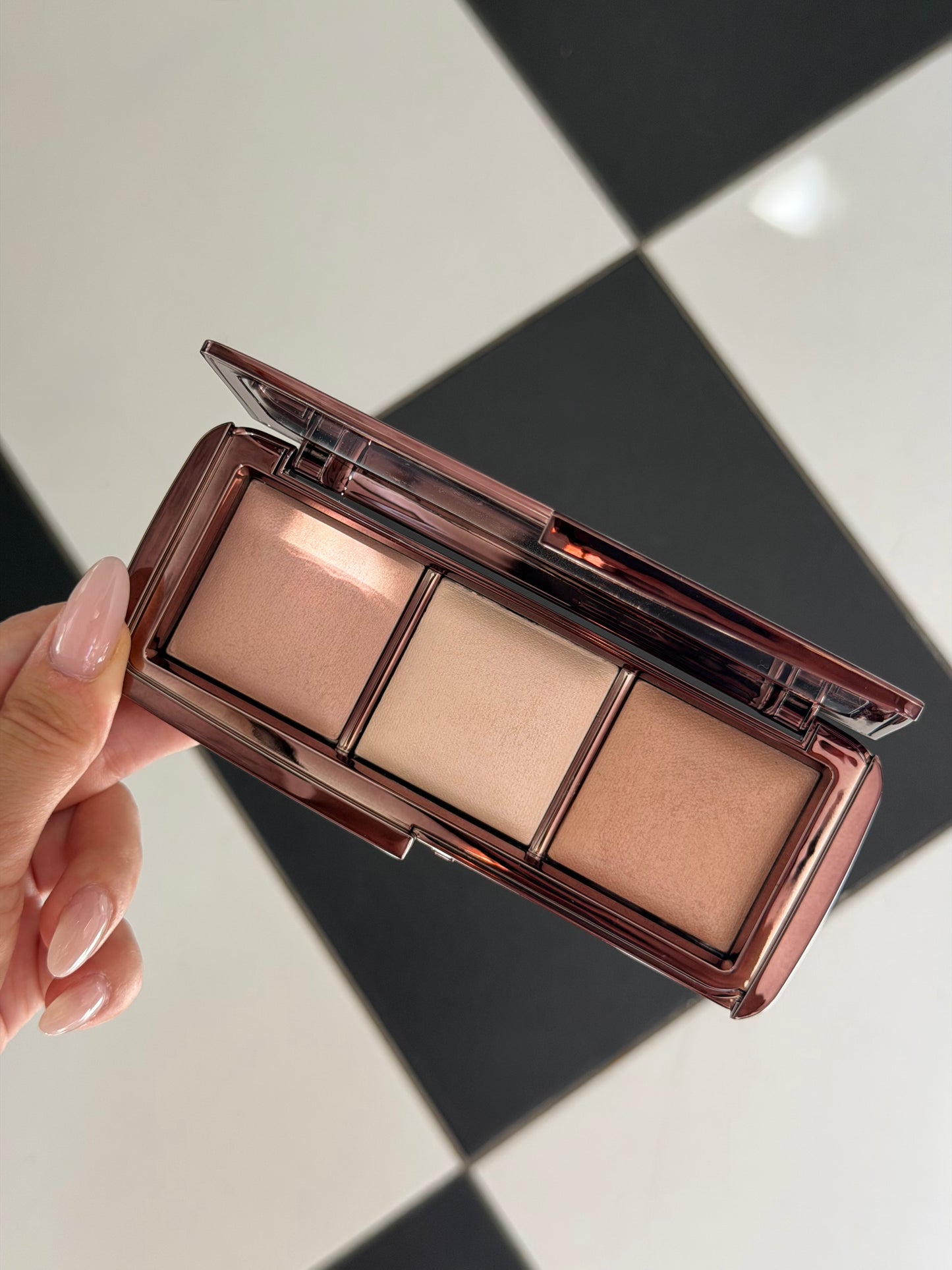 HOURGLASS Ambient Lighting Palette